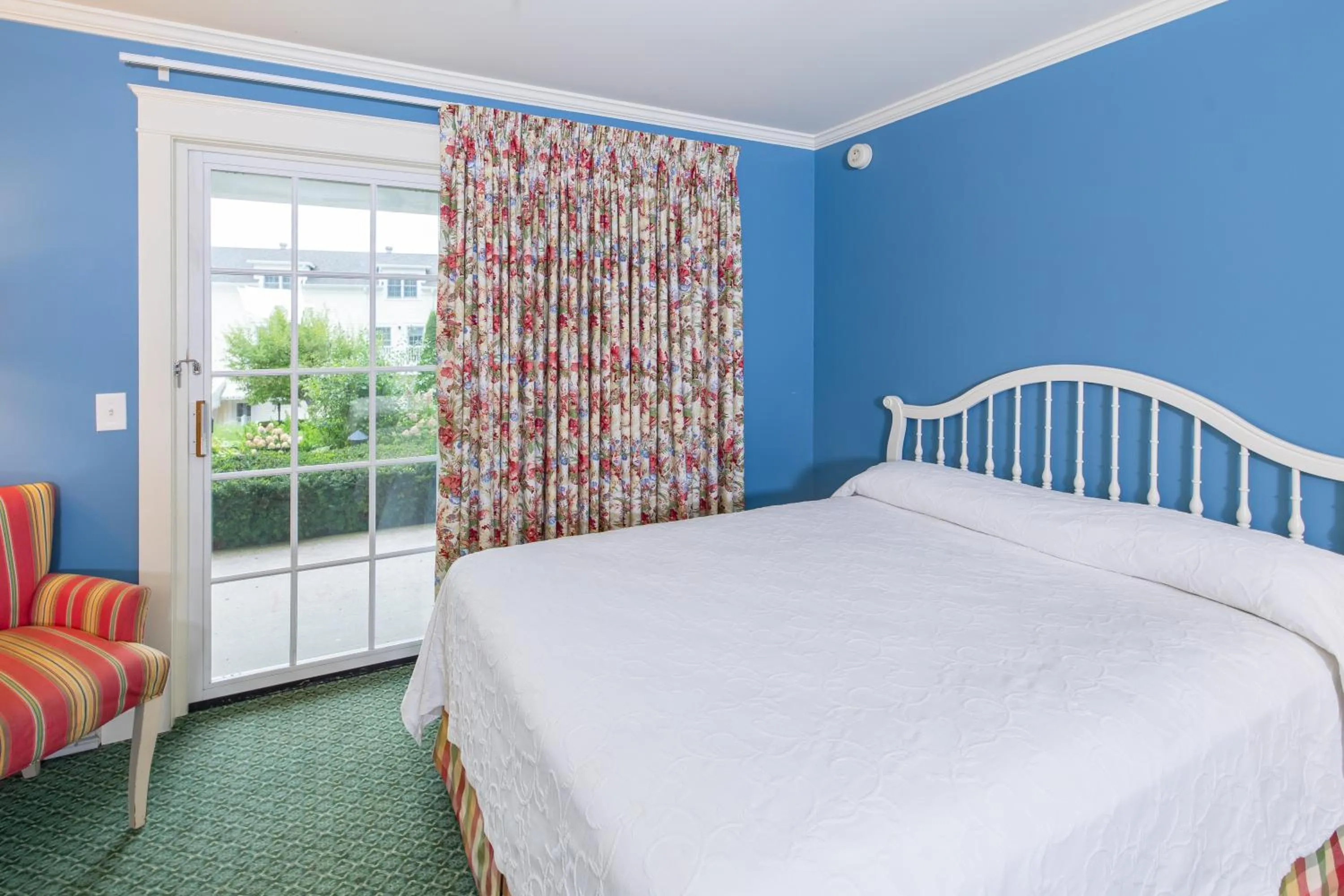 Bed in Harbour View Inn