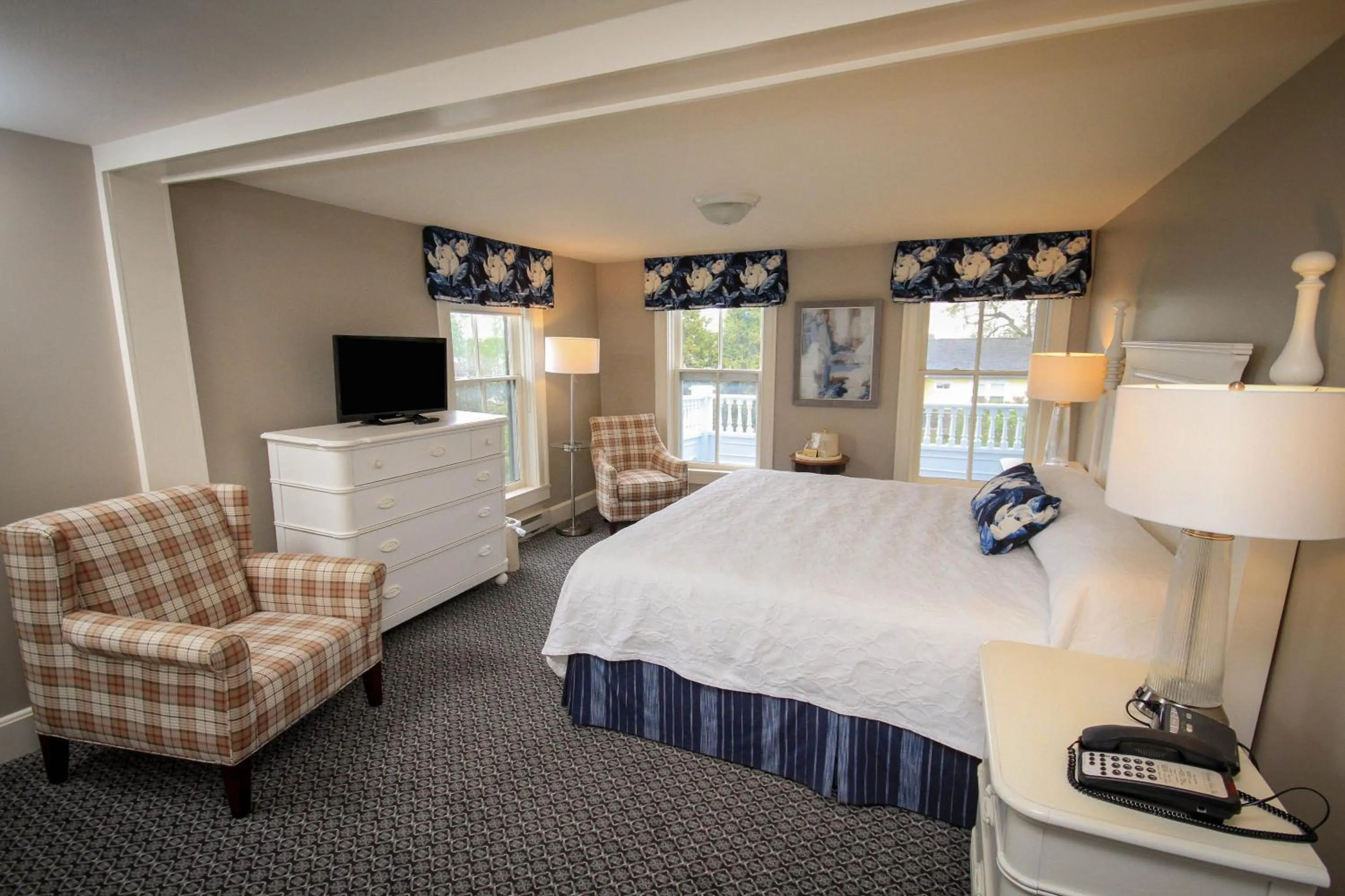 Photo of the whole room in Harbour View Inn