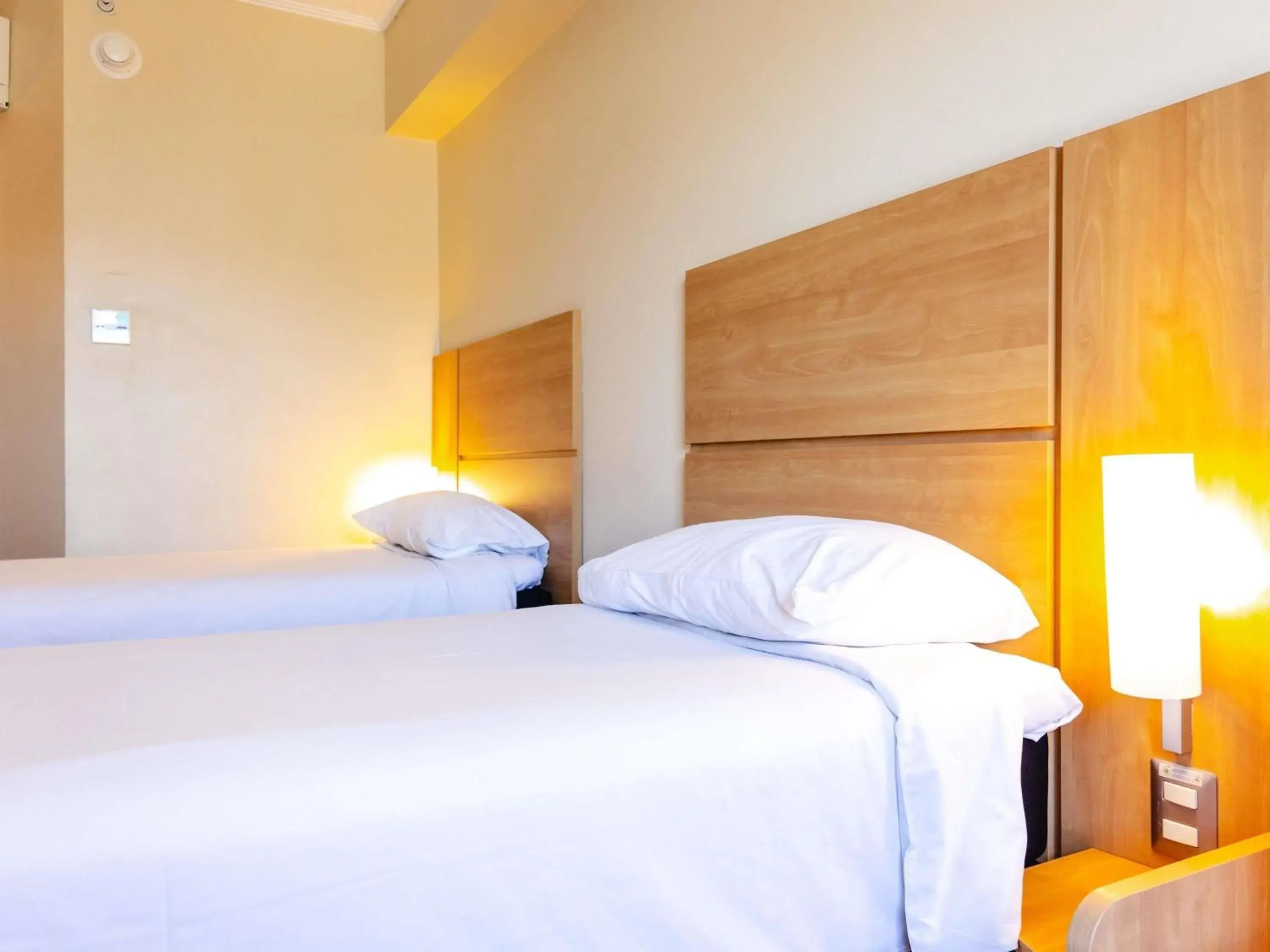 Standard Twin Room in ibis Valparaiso Standard Twin Room in ibis Valparaiso