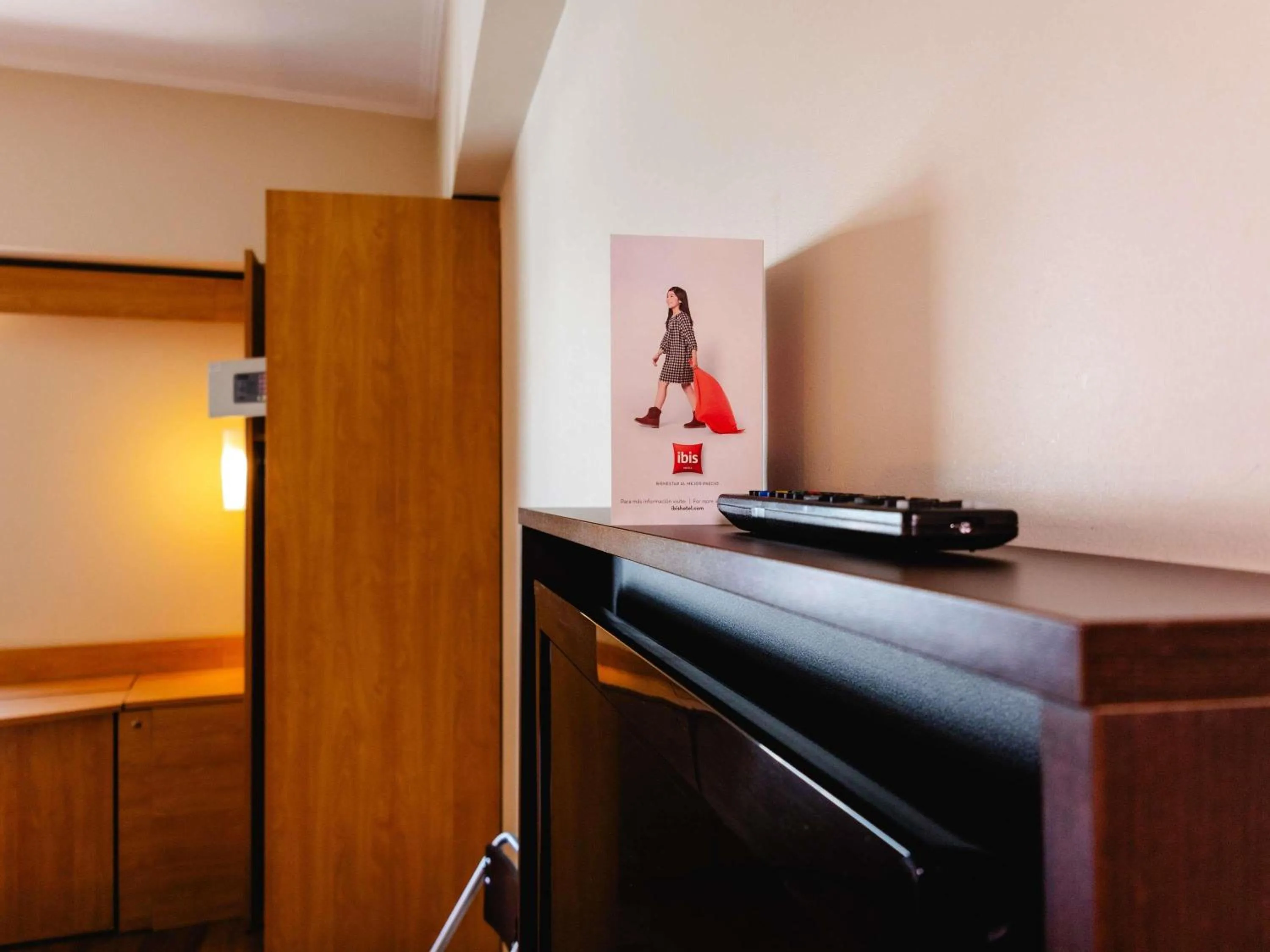 Bedroom in ibis Valparaiso