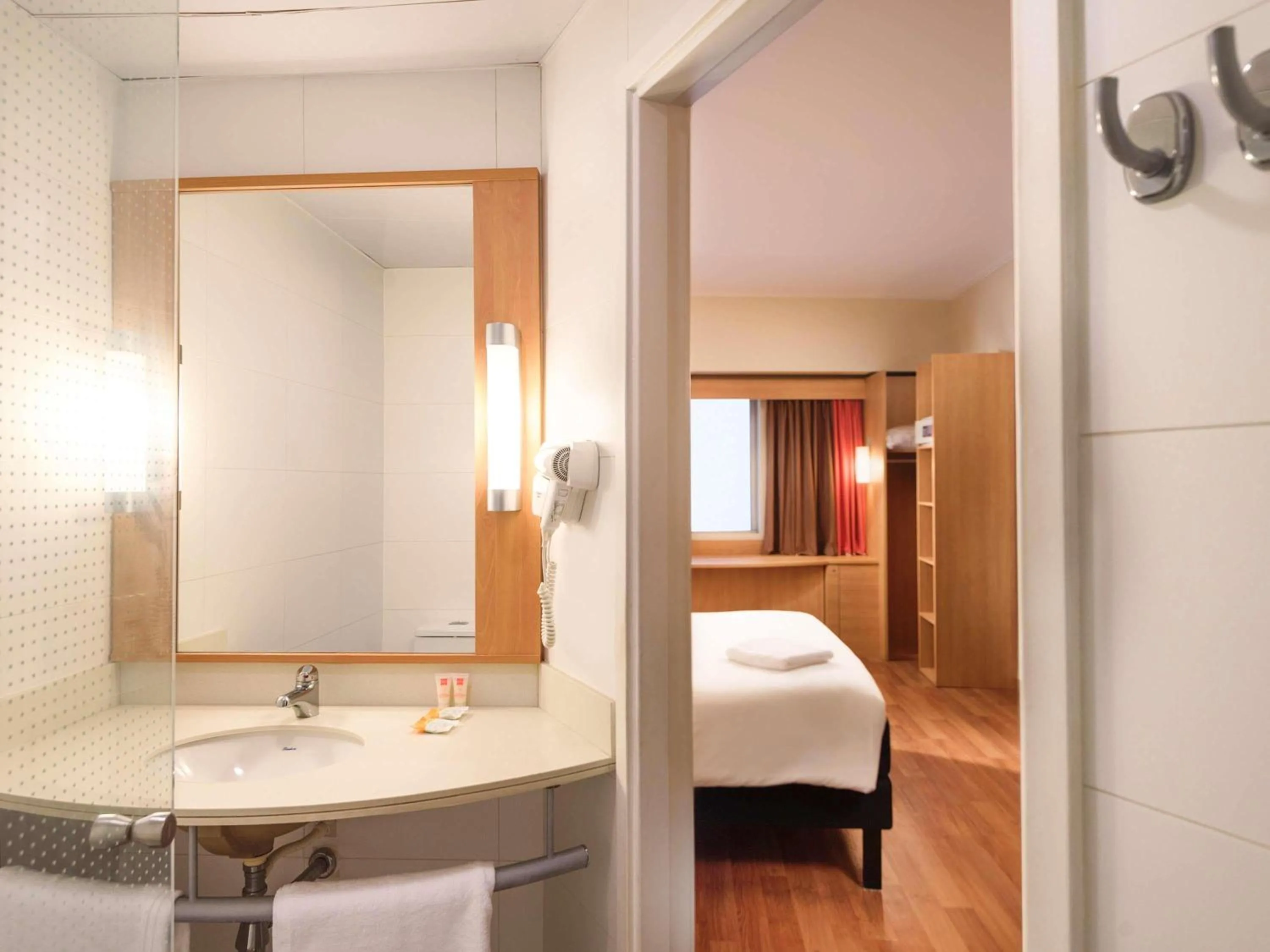 Bedroom, Bed in ibis Valparaiso