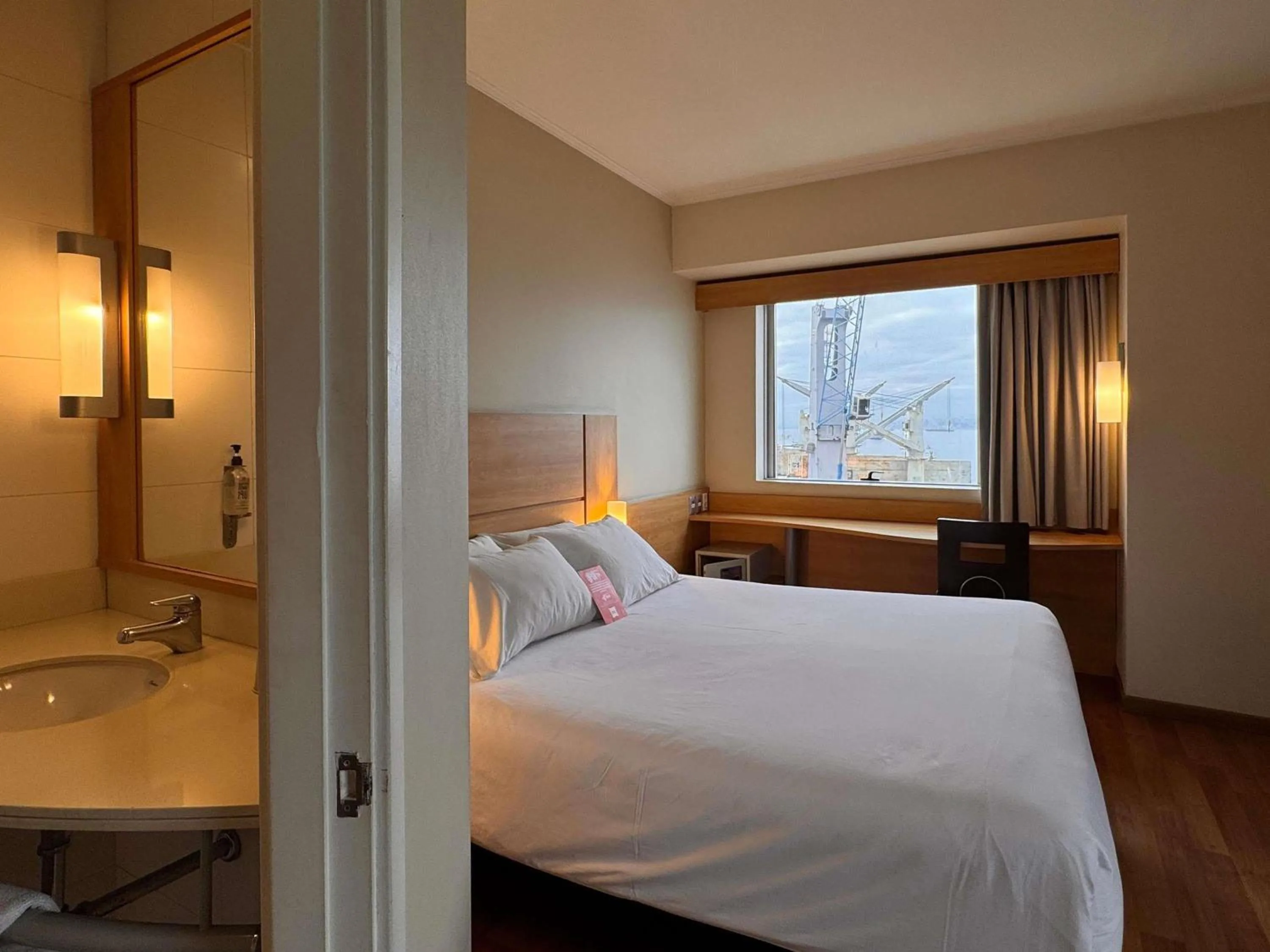 Bedroom, Bed in ibis Valparaiso