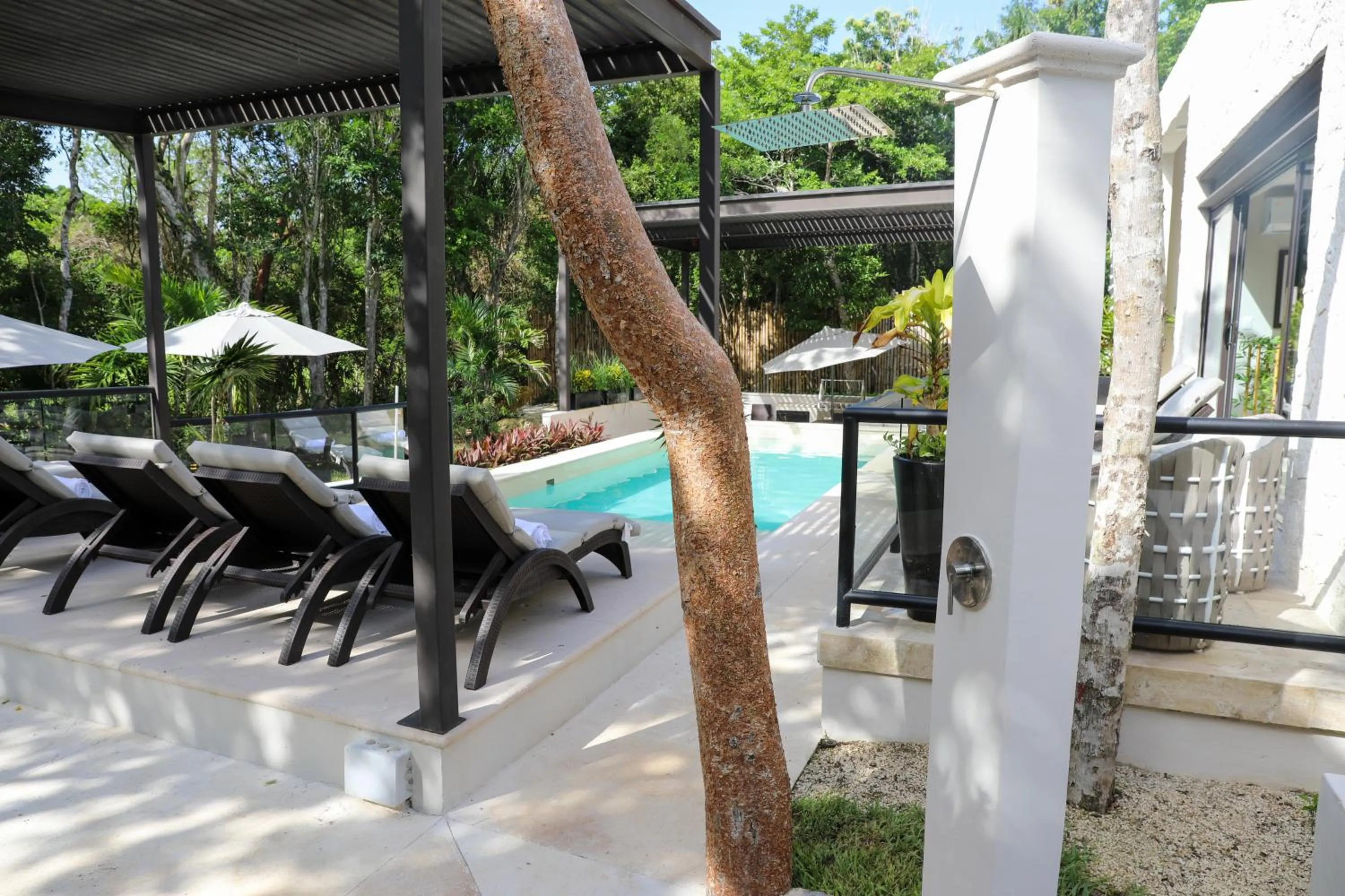 Swimming pool in Xaha Villas Suites & Golf Resort