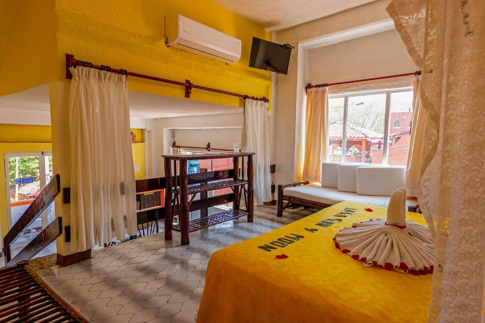 Photo of the whole room, Bed in Hotel Casa Sun and Moon