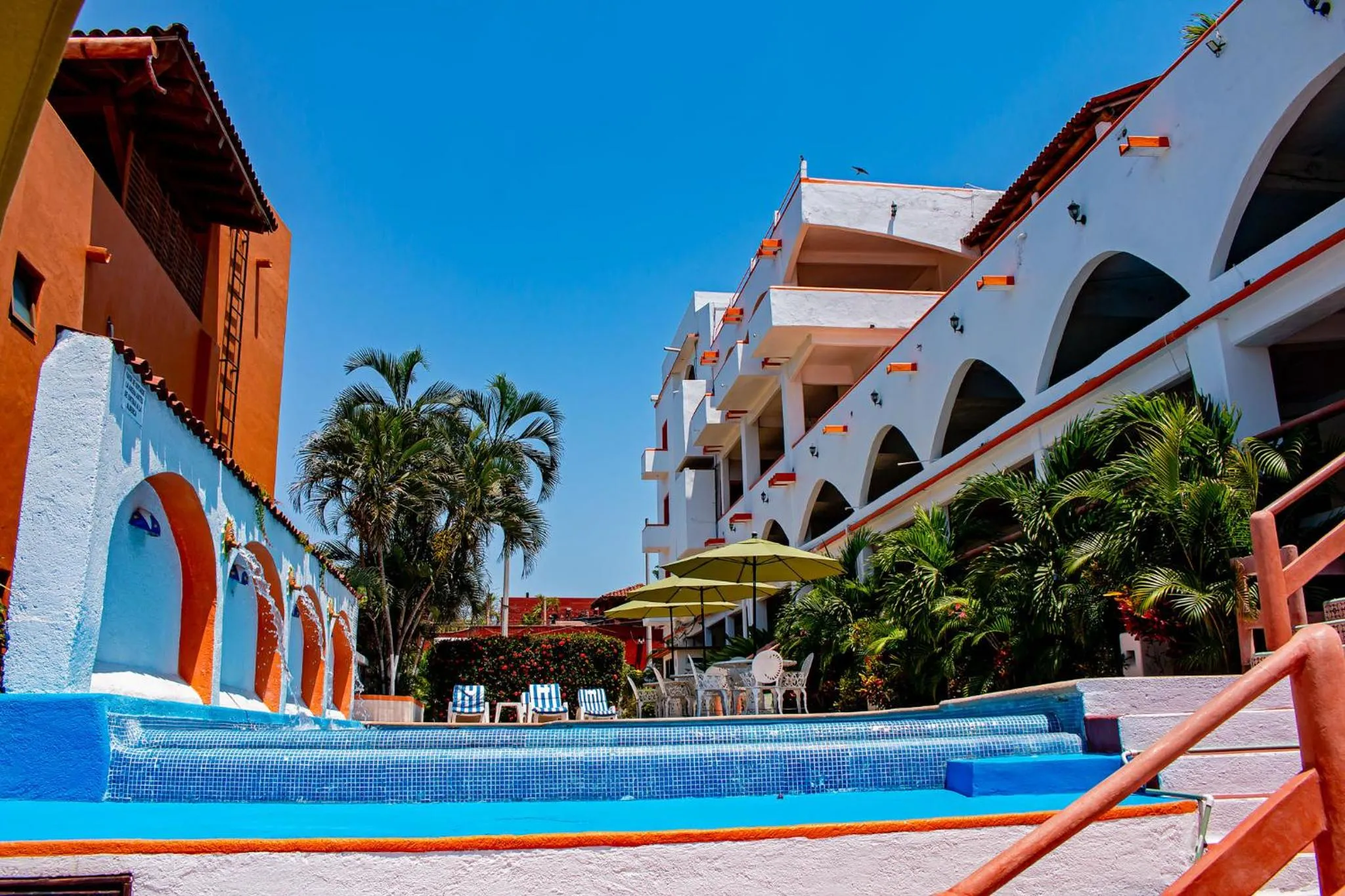 Swimming pool in Hotel Casa Sun and Moon