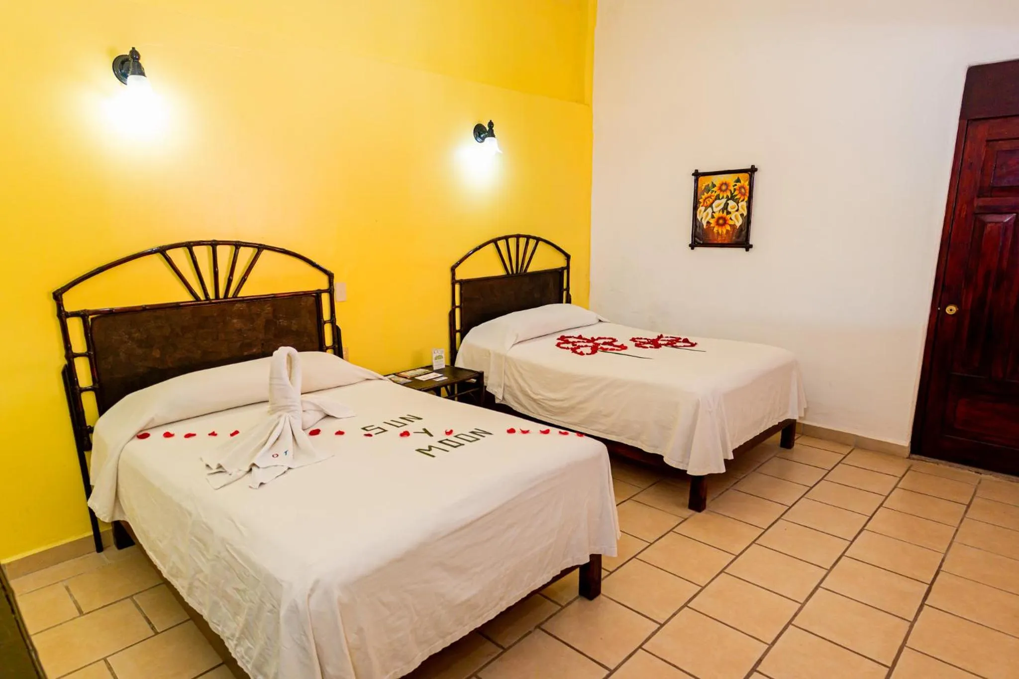 Photo of the whole room, Bed in Hotel Casa Sun and Moon