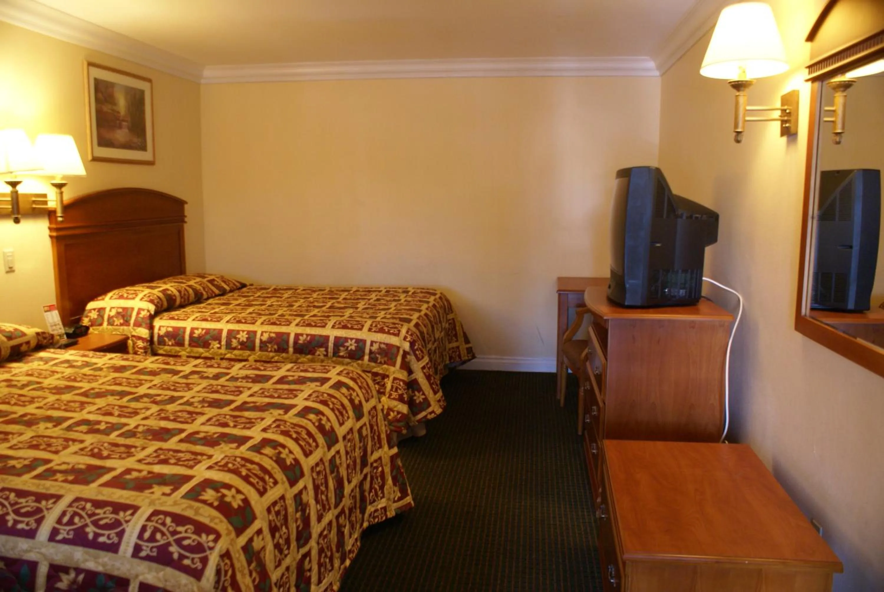 Bedroom, Bed in Colony Inn