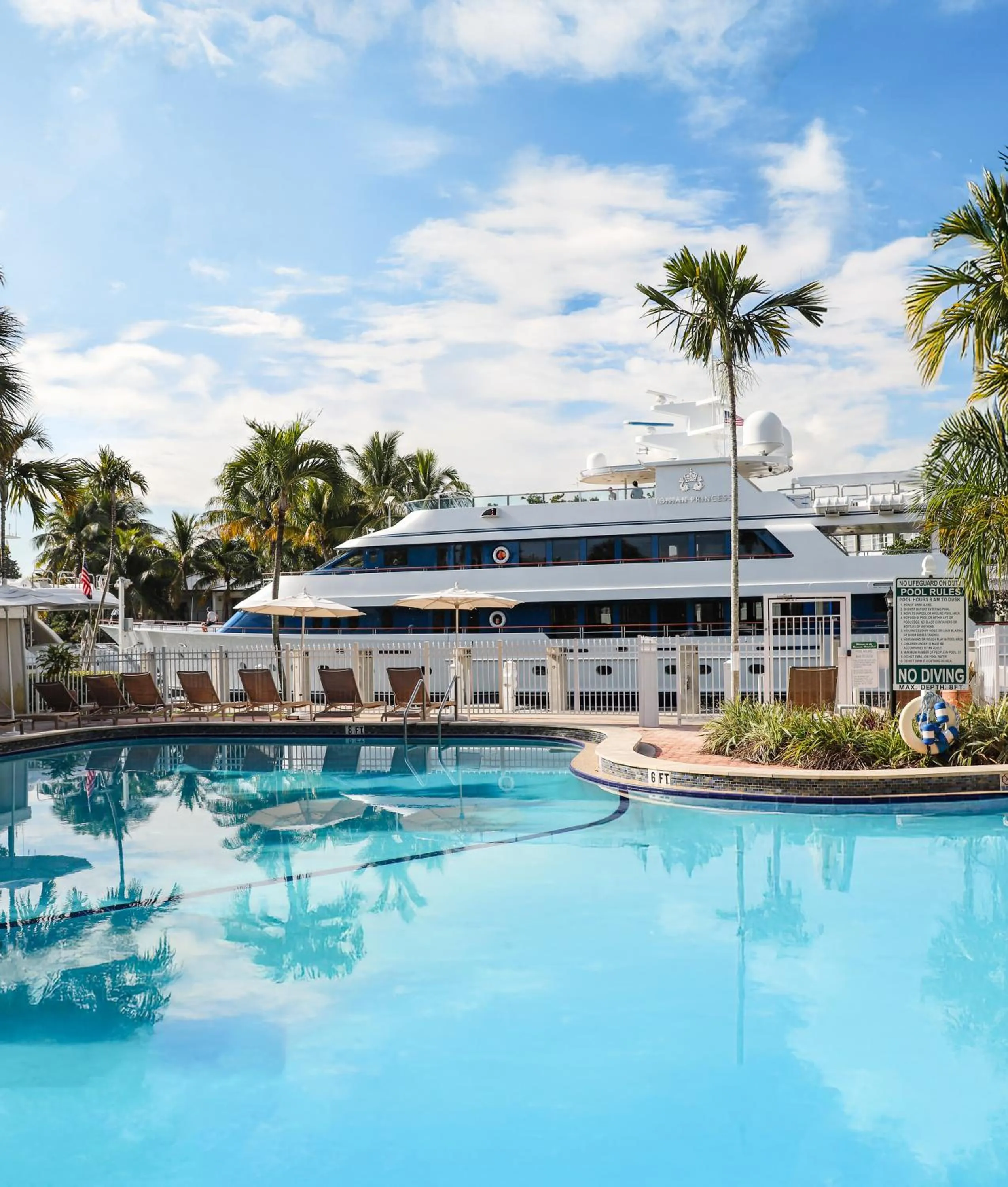 Swimming pool in Riverside Hotel