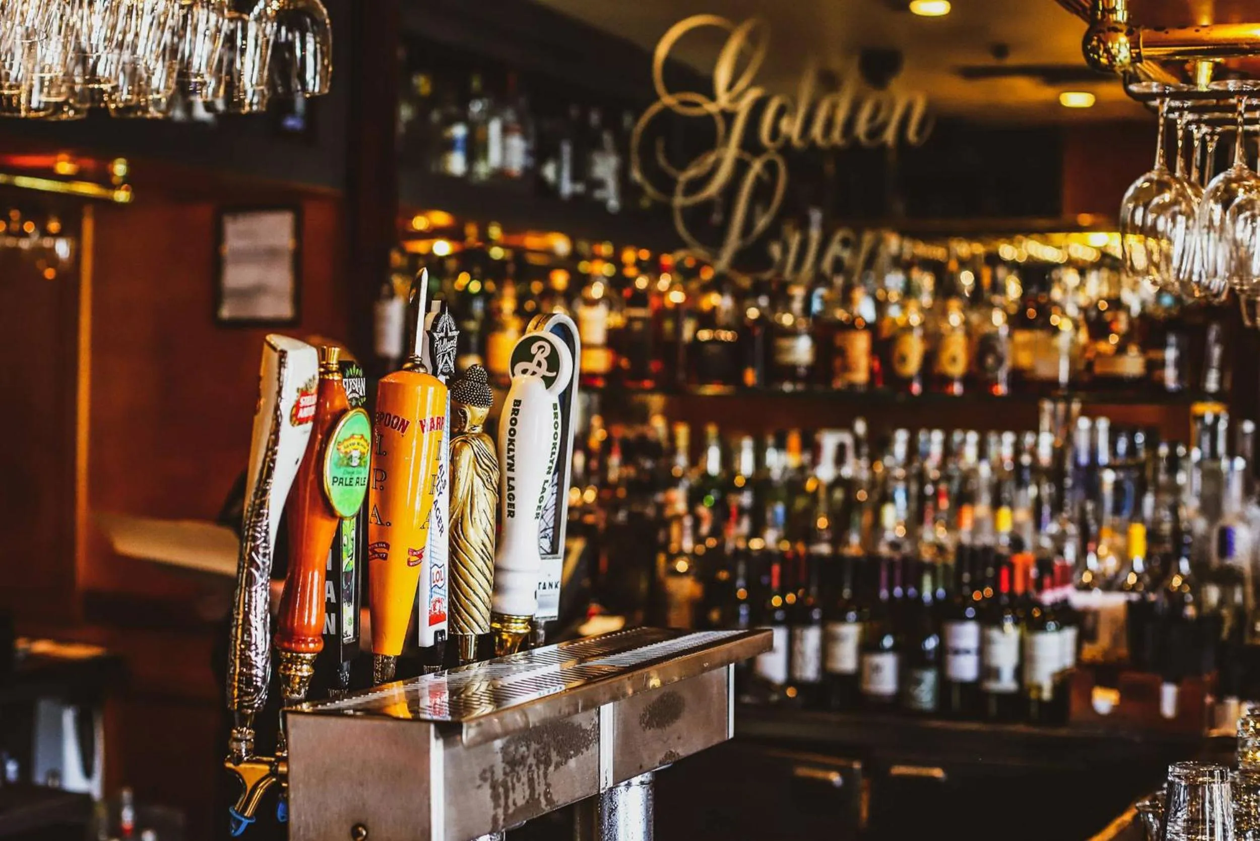 Restaurant/places to eat in Riverside Hotel