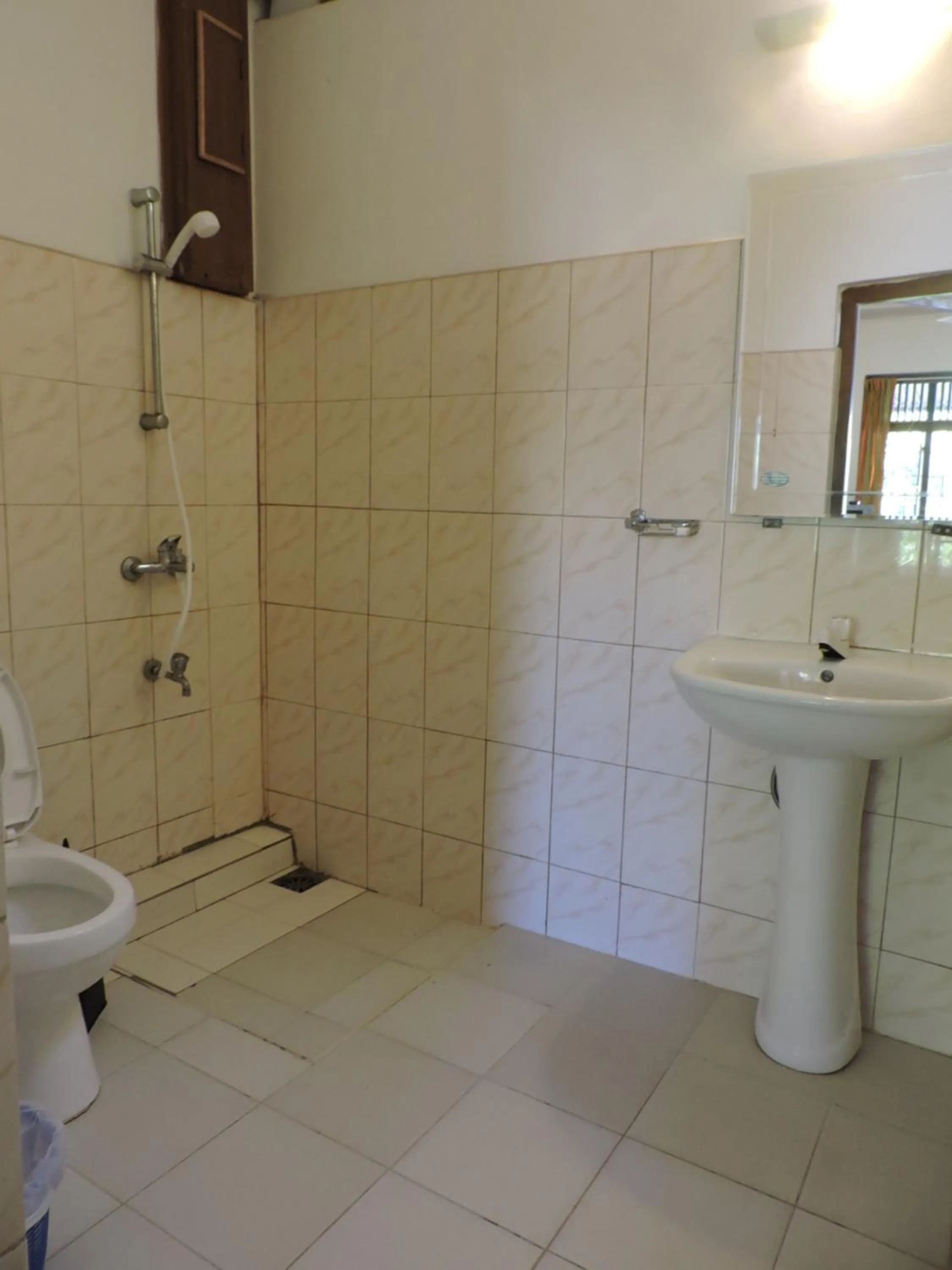 Toilet in Hotel Mango Garden