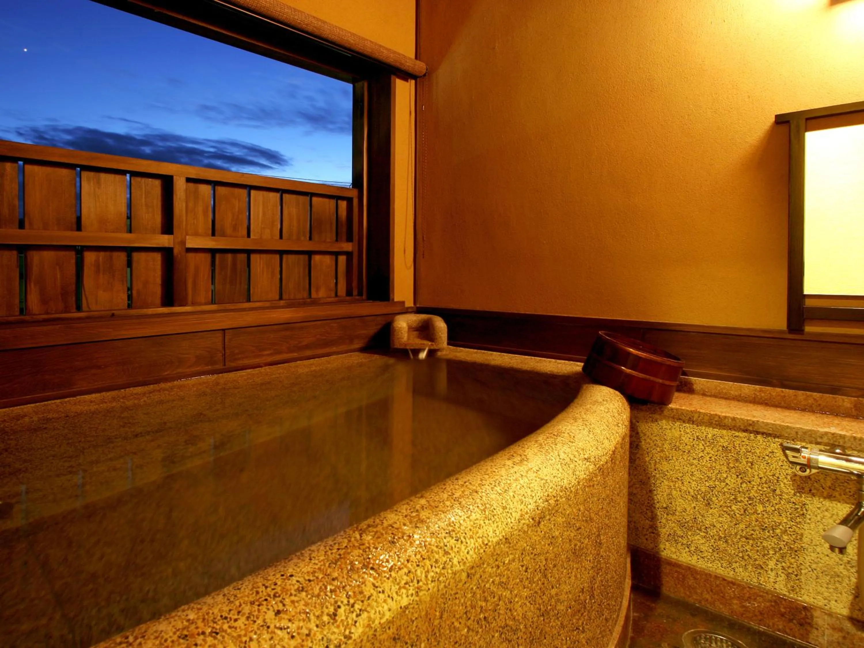 Photo of the whole room in Toeikan