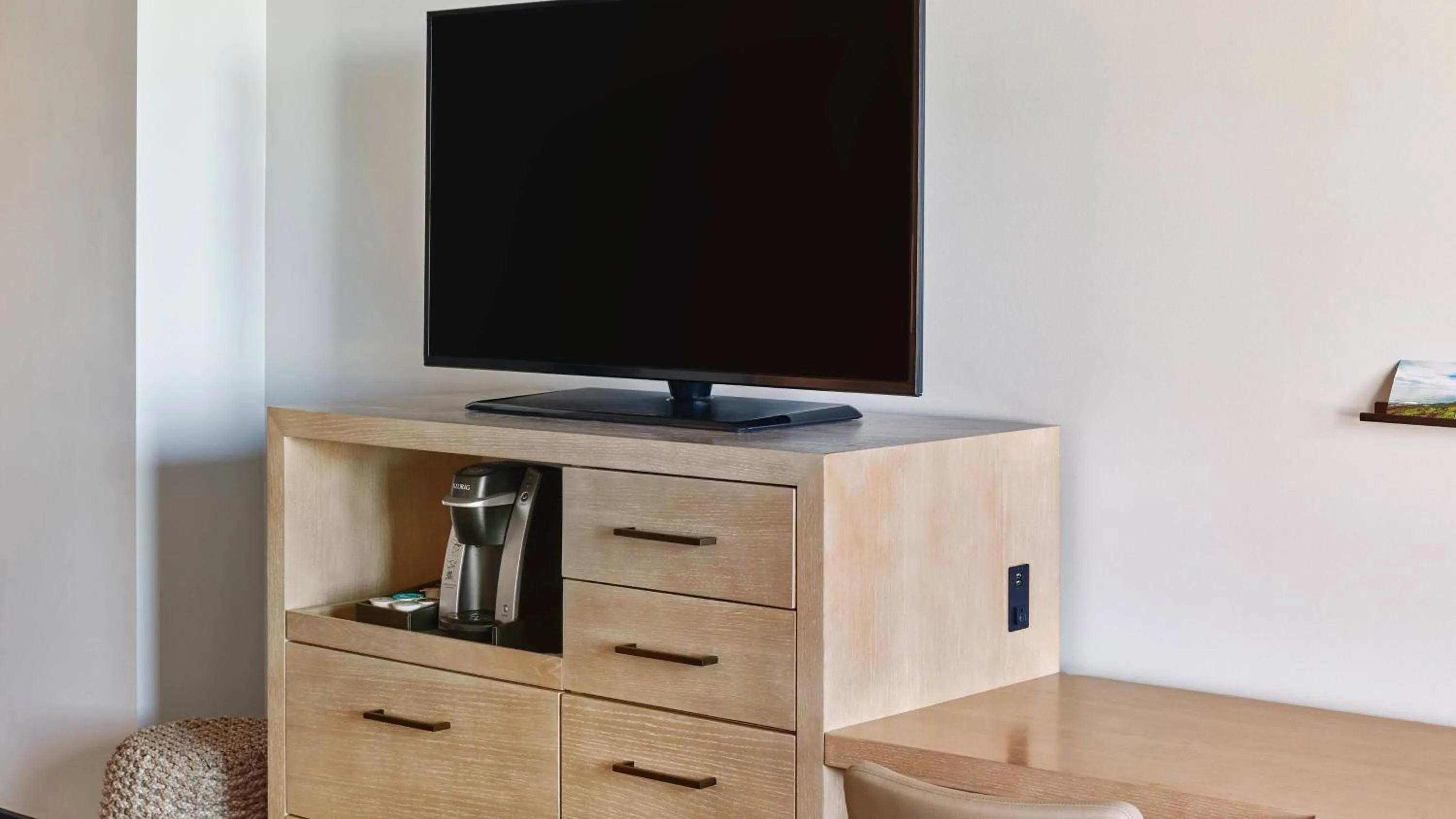 TV and multimedia in Hotel Republic San Diego, Autograph Collection