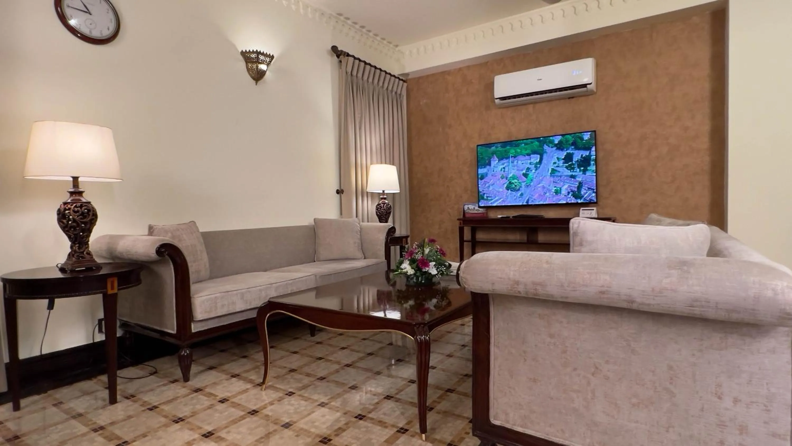 TV and multimedia in Heritage Luxury Suites All Suite Hotel