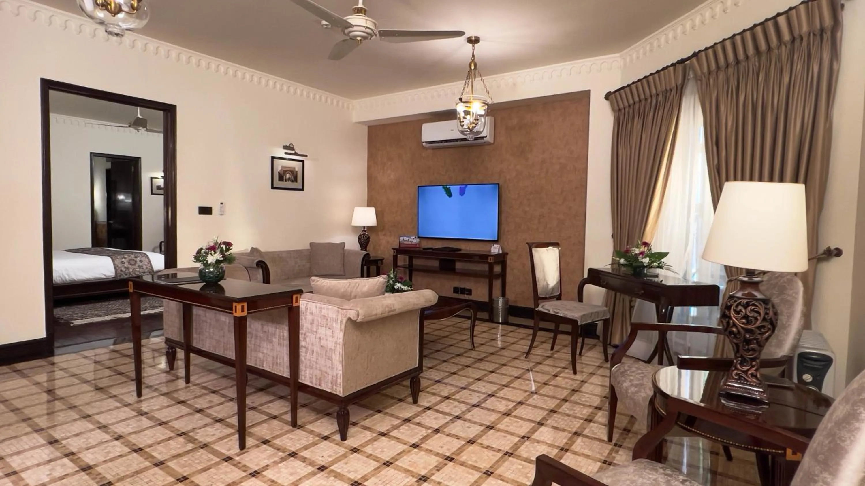 TV and multimedia in Heritage Luxury Suites All Suite Hotel