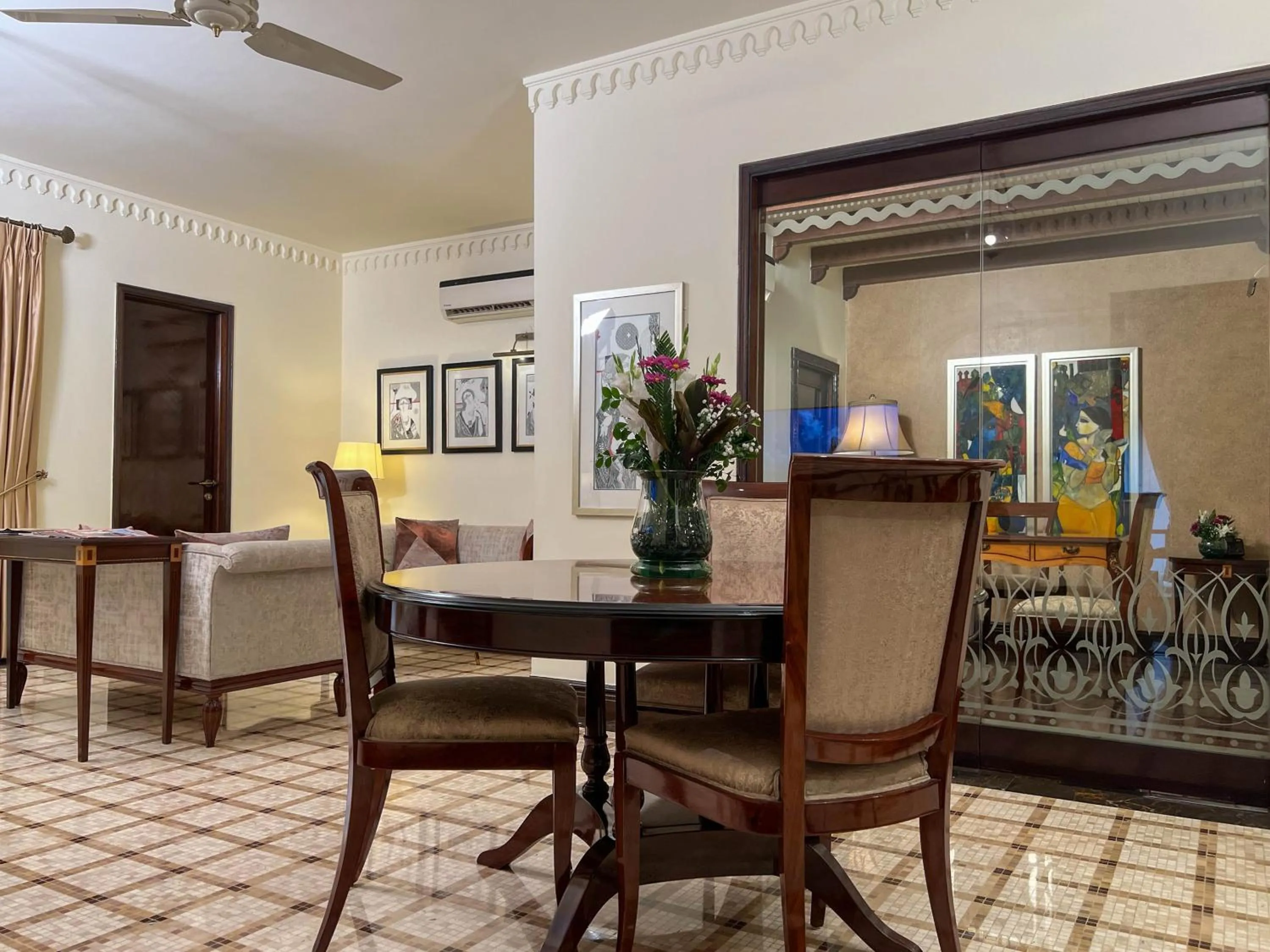 Meeting/conference room in Heritage Luxury Suites All Suite Hotel