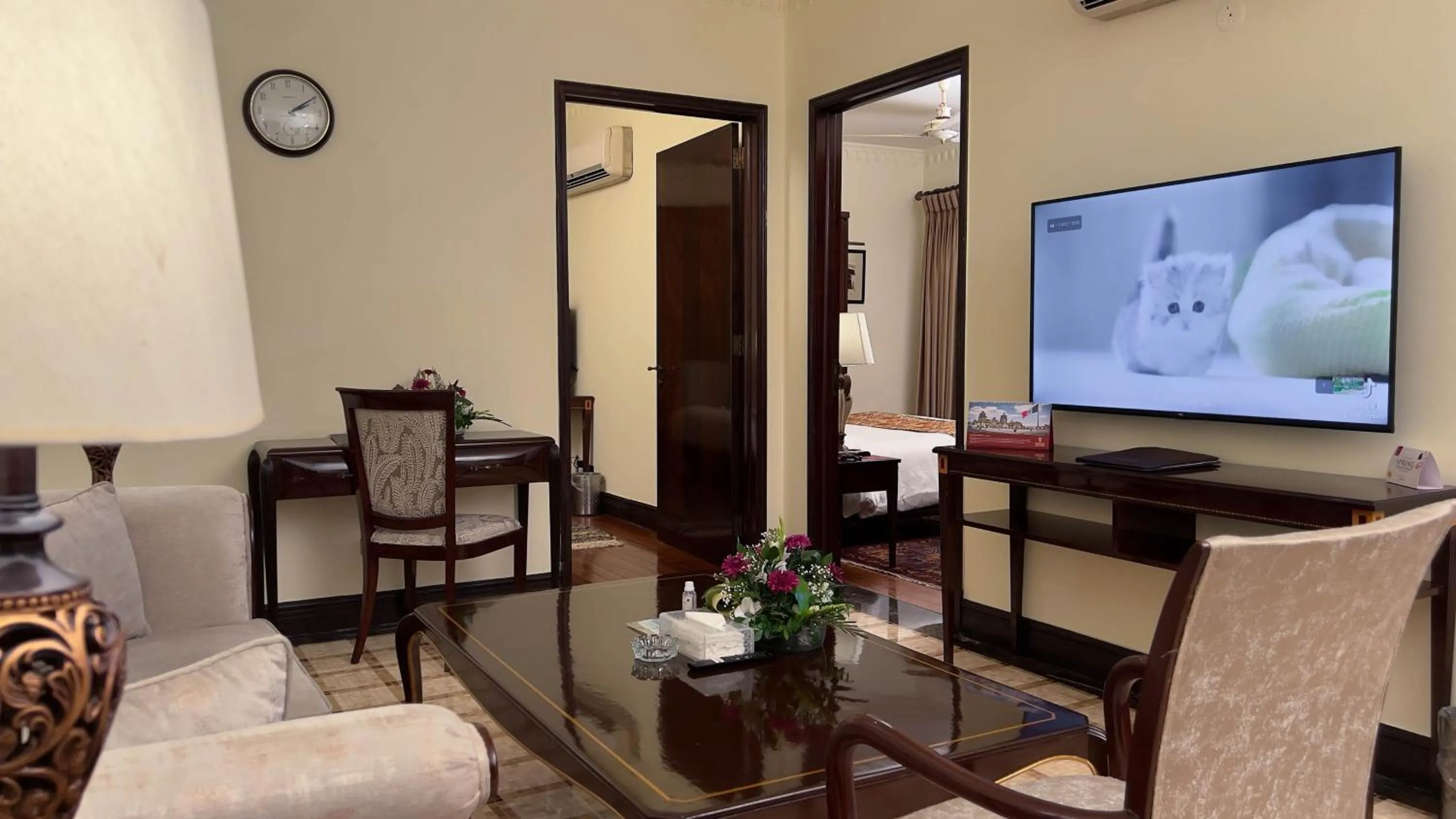 Communal lounge/ TV room in Heritage Luxury Suites All Suite Hotel