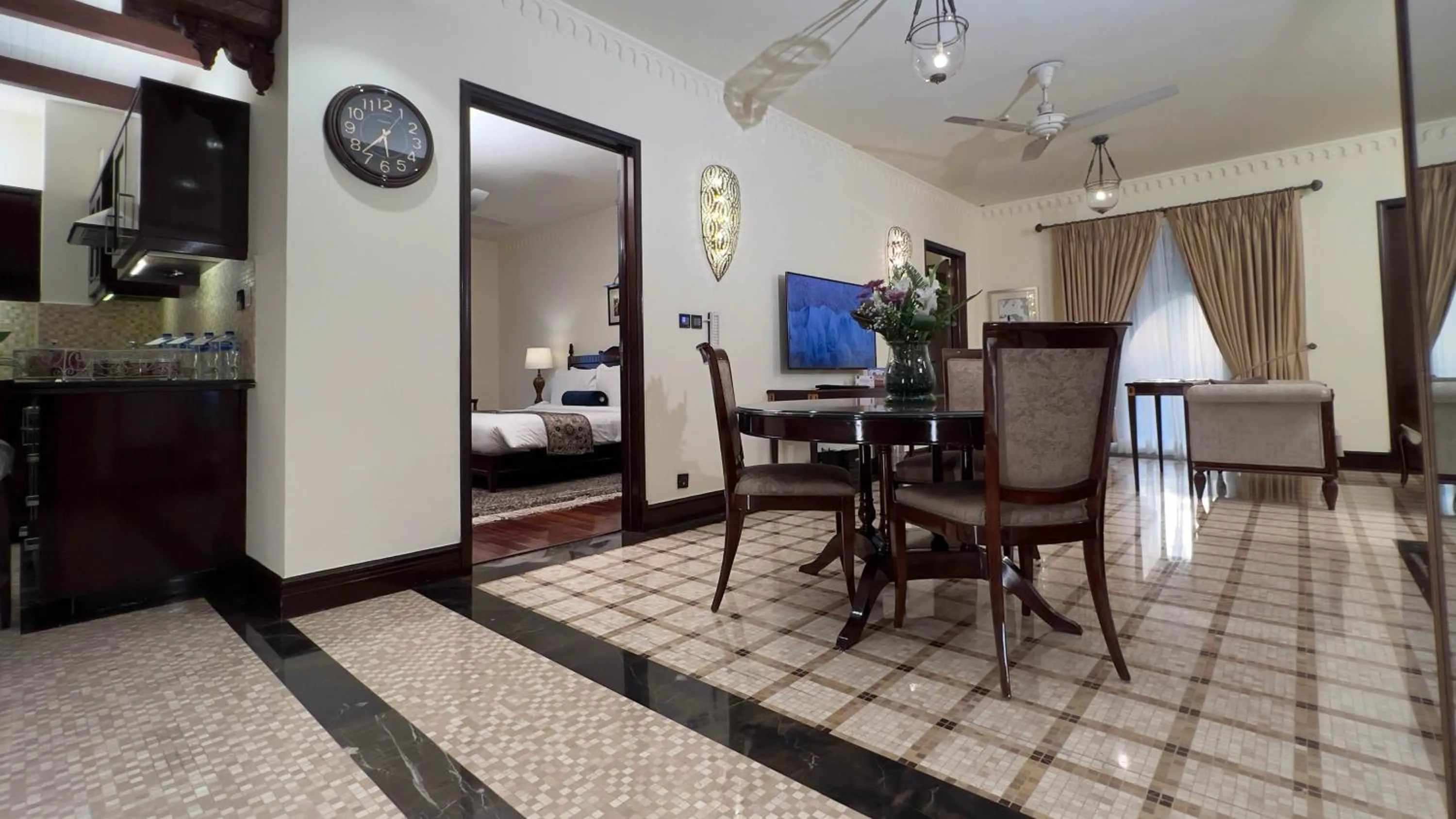 Communal lounge/ TV room in Heritage Luxury Suites All Suite Hotel