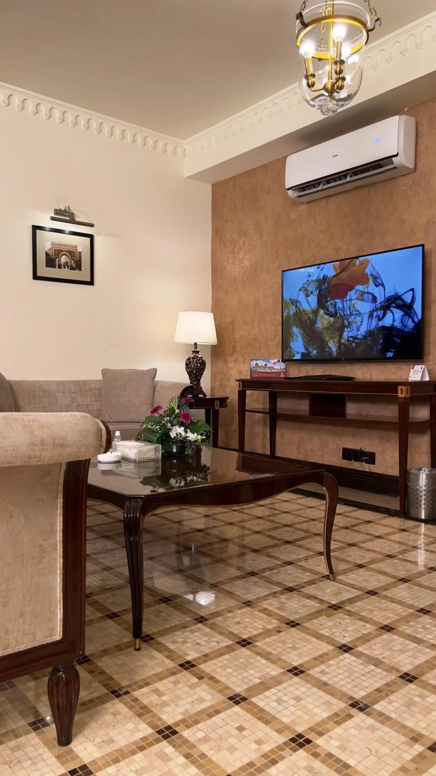 Communal lounge/ TV room in Heritage Luxury Suites All Suite Hotel