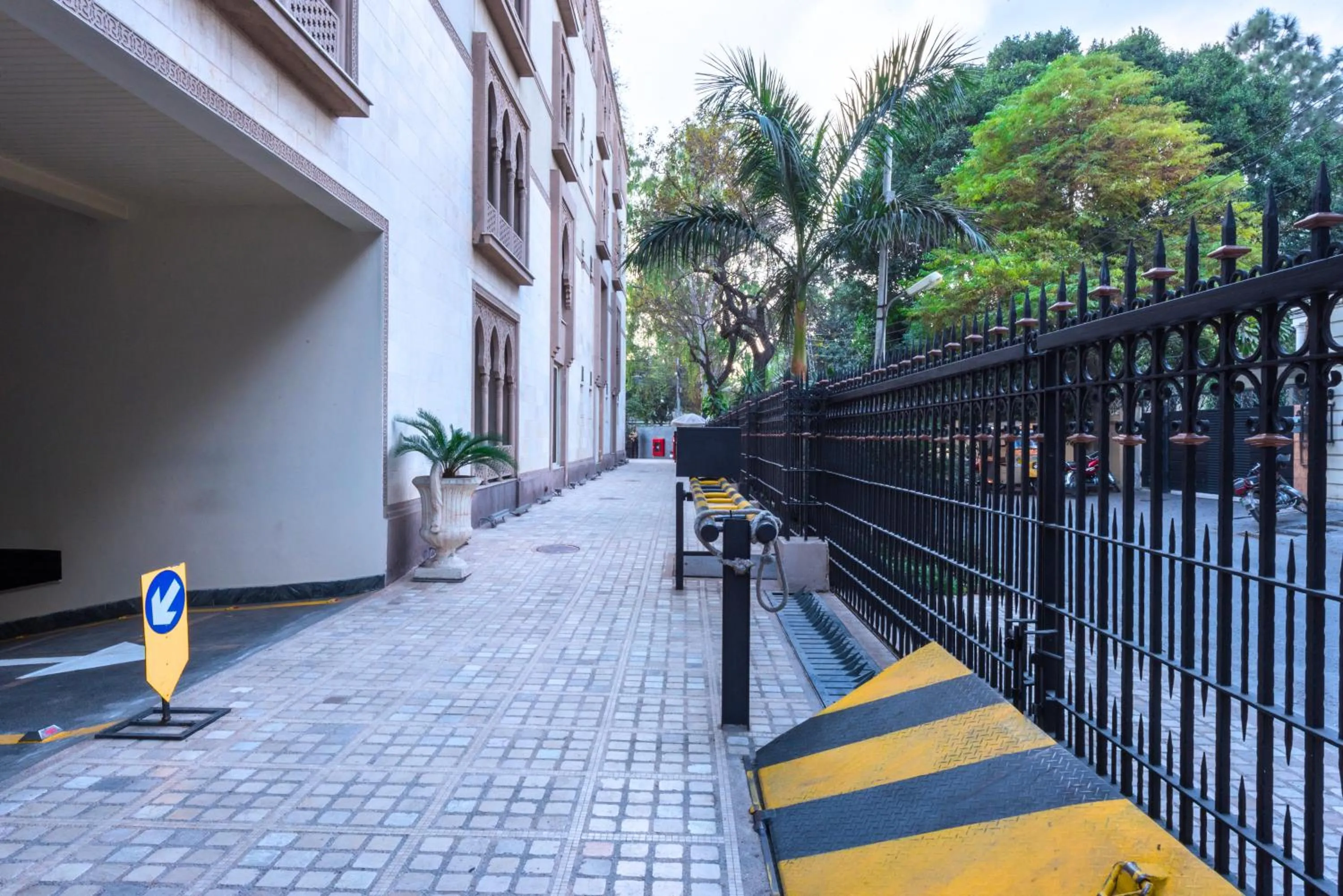 Parking in Heritage Luxury Suites All Suite Hotel