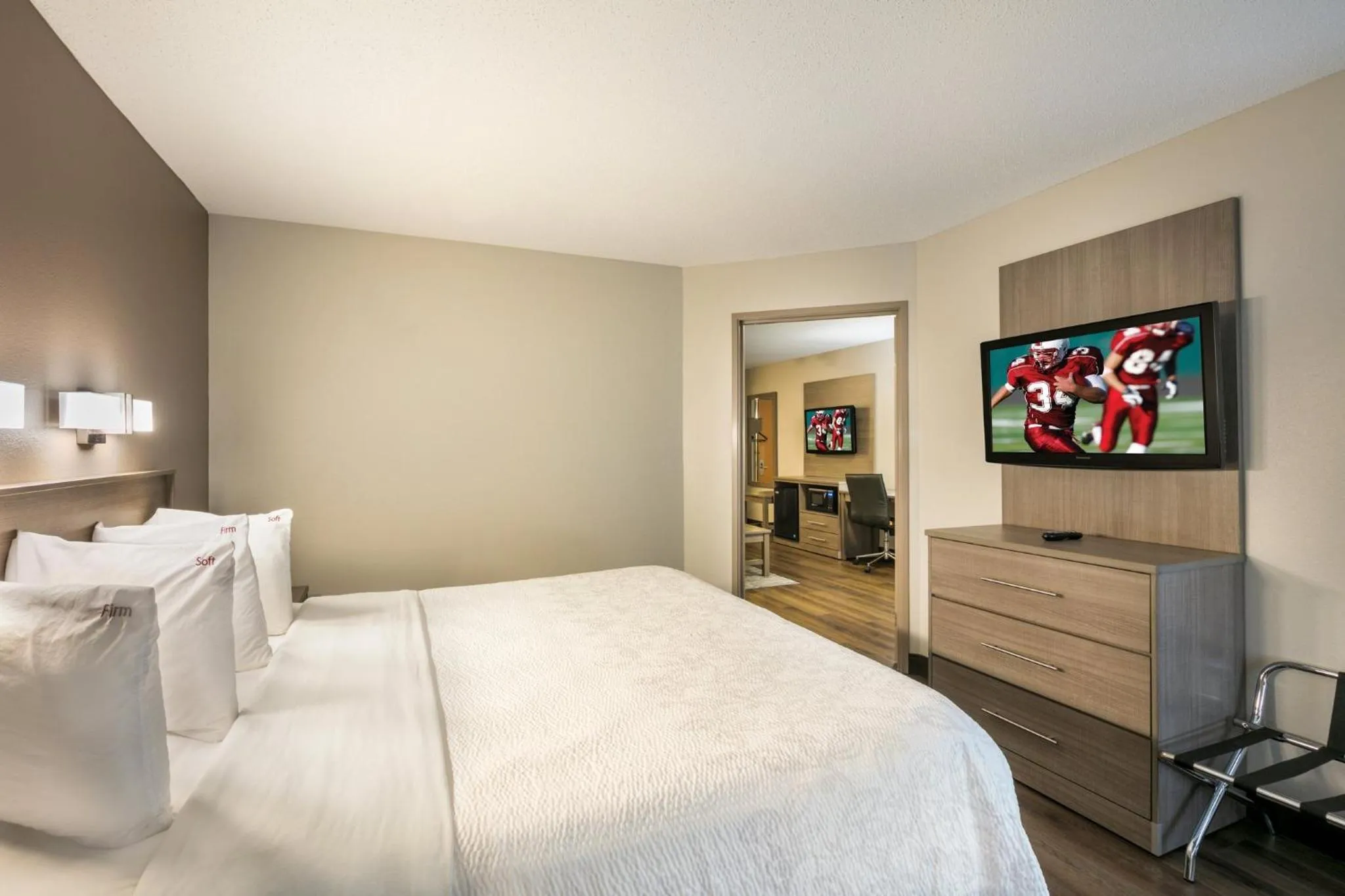 Photo of the whole room, Bed in Red Roof Inn PLUS+ Boston - Logan