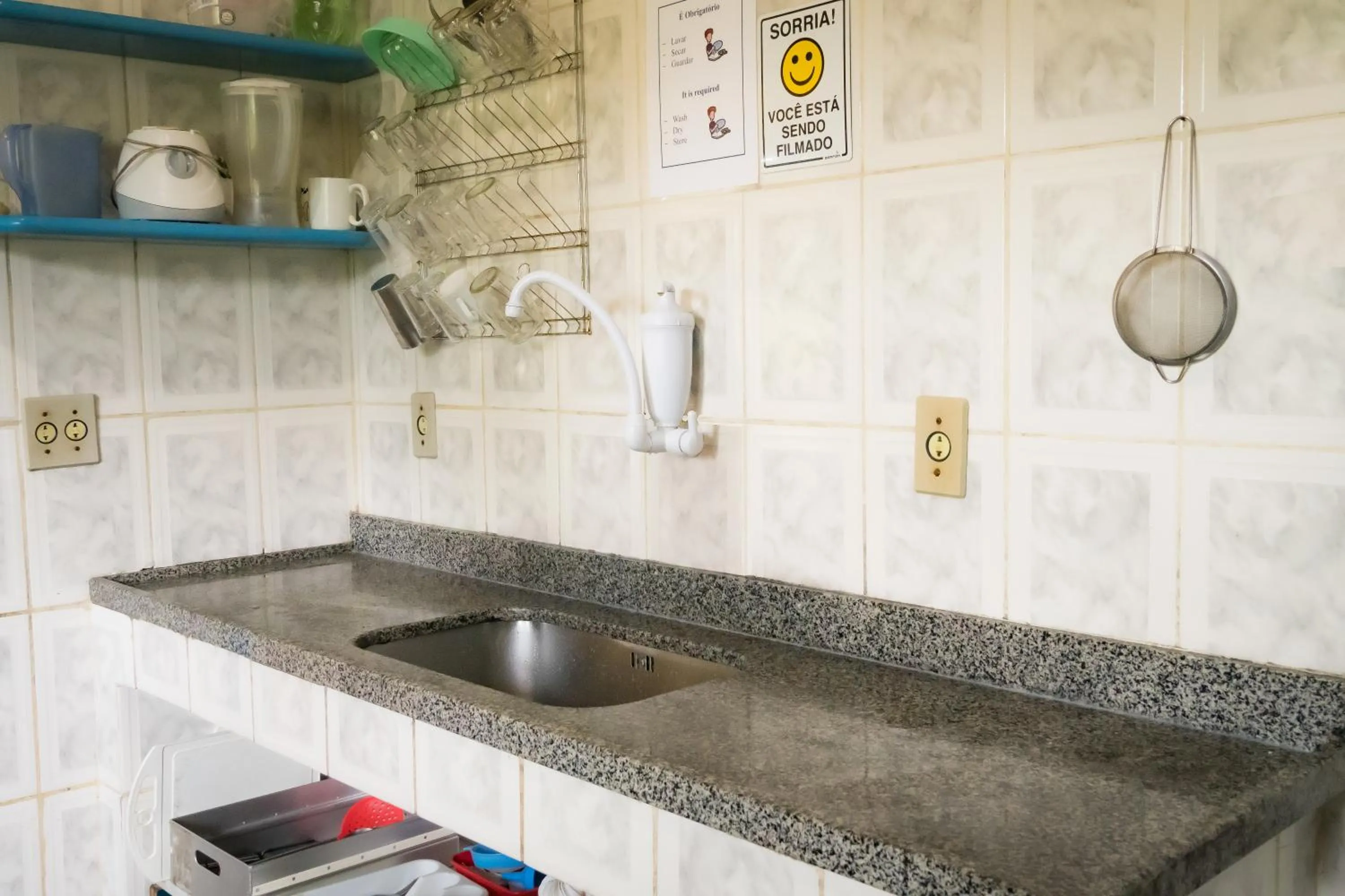 Kitchen or kitchenette in Raio de Sol pousada & camping