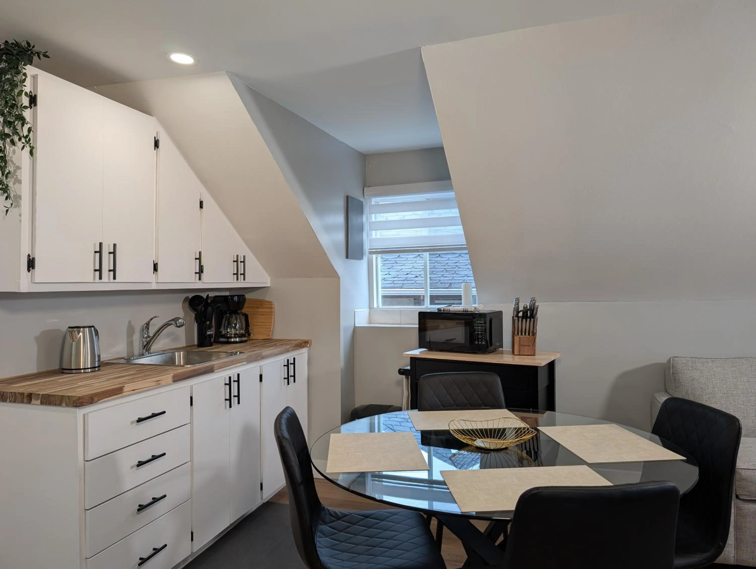 Kitchen or kitchenette in Hébergement Harvey