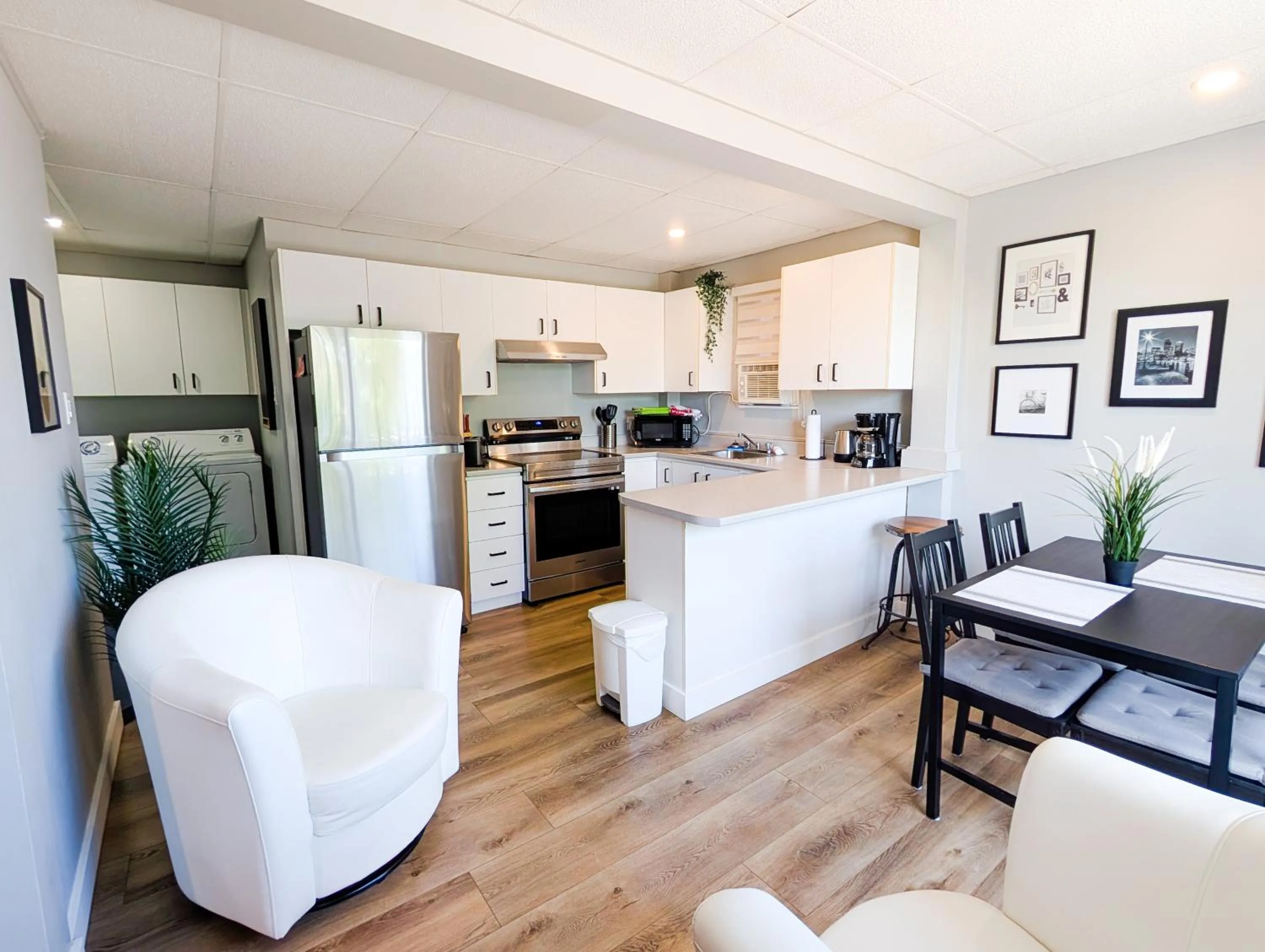 Kitchen or kitchenette in Hébergement Harvey