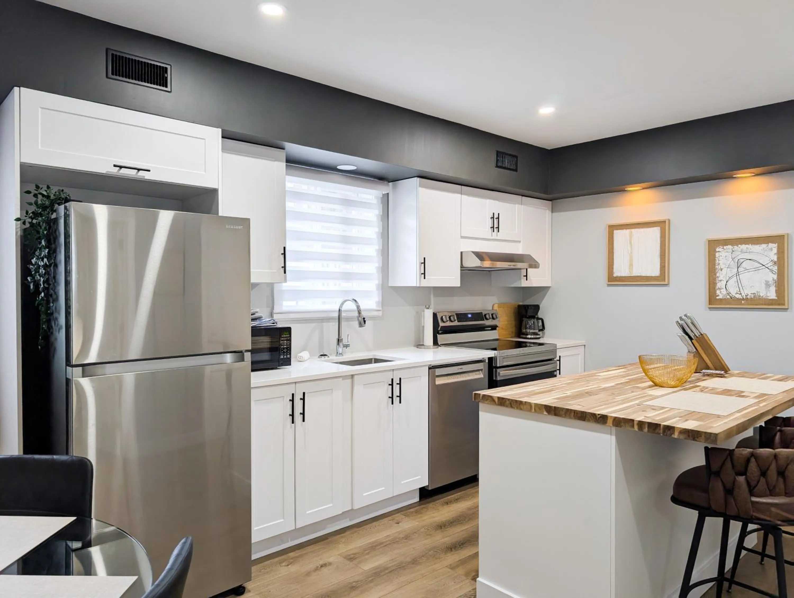 Kitchen or kitchenette in Hébergement Harvey