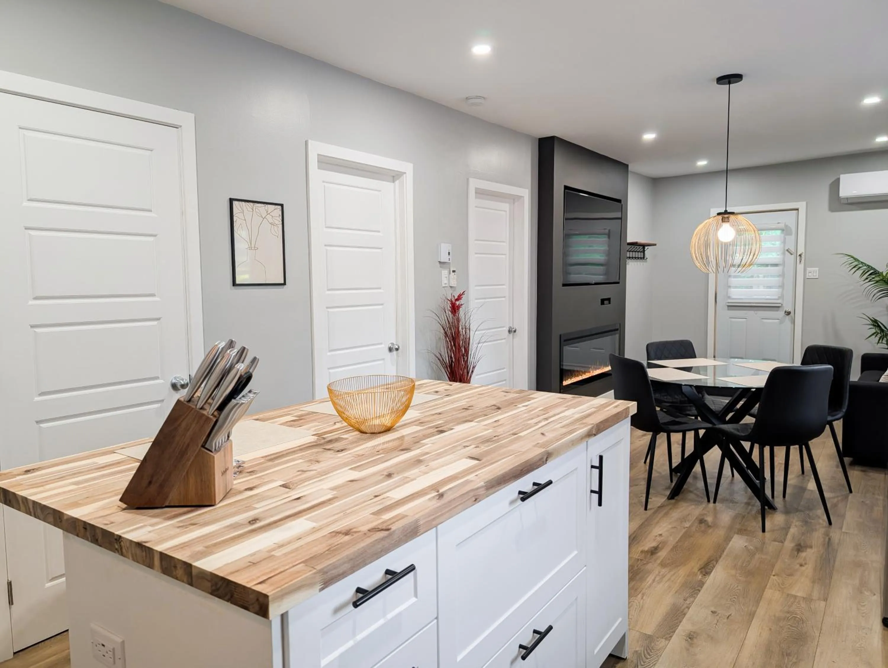 Kitchen or kitchenette in Hébergement Harvey