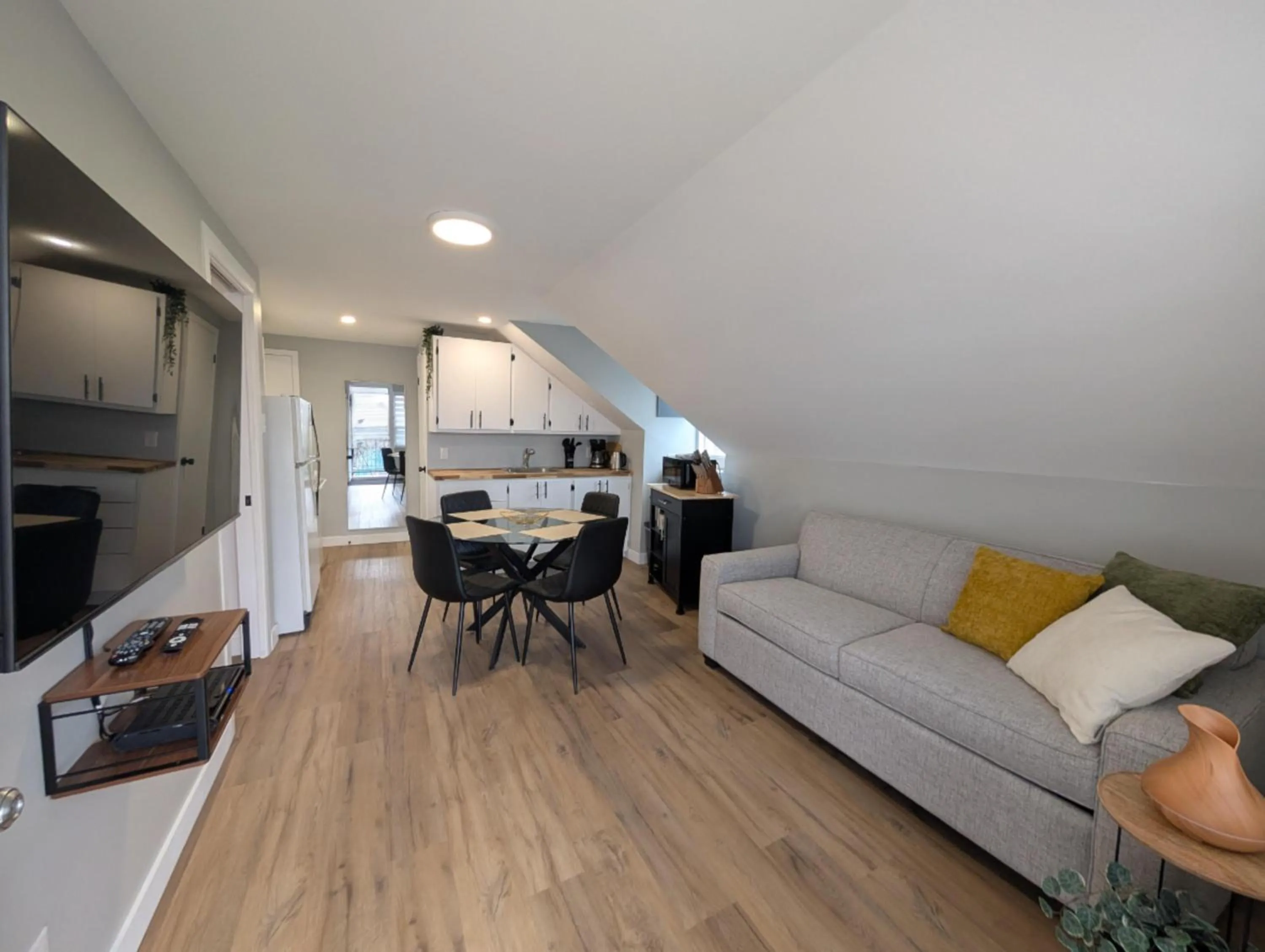 Communal lounge/ TV room in Hébergement Harvey