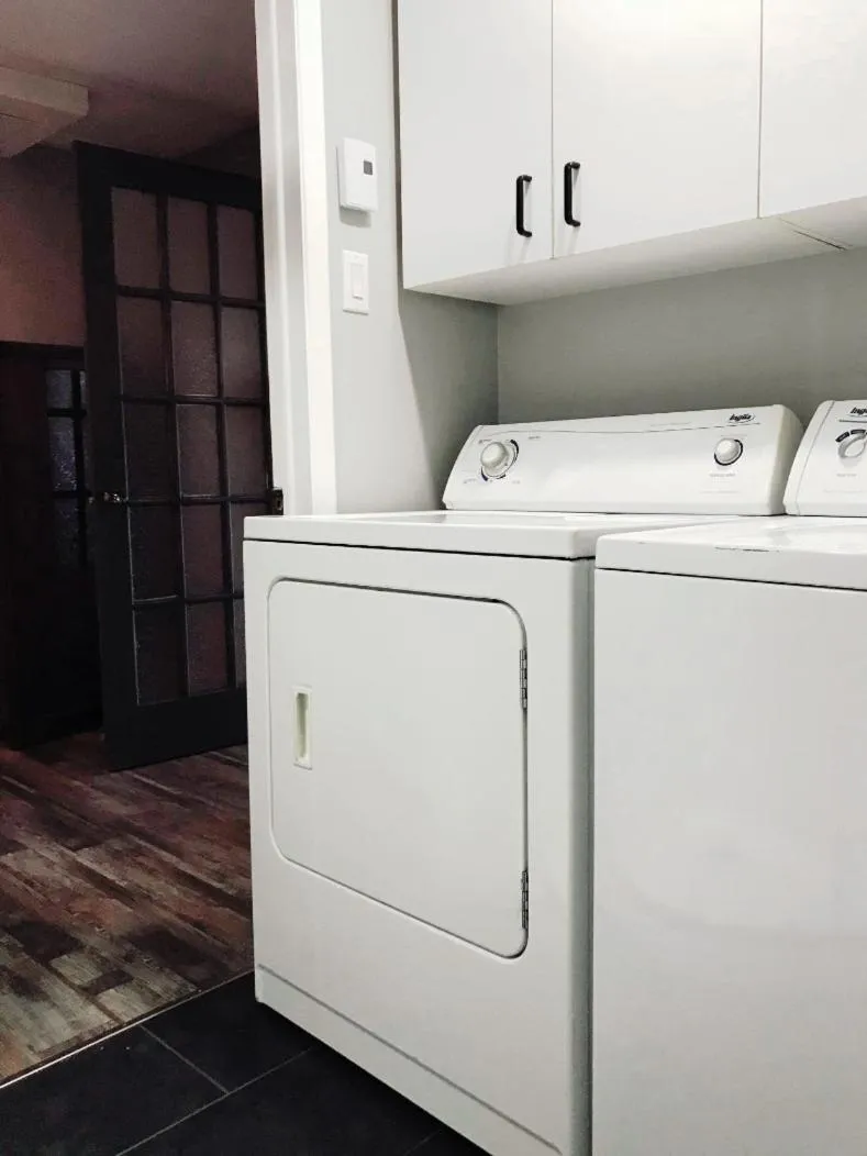 washing machine in Hébergement Harvey