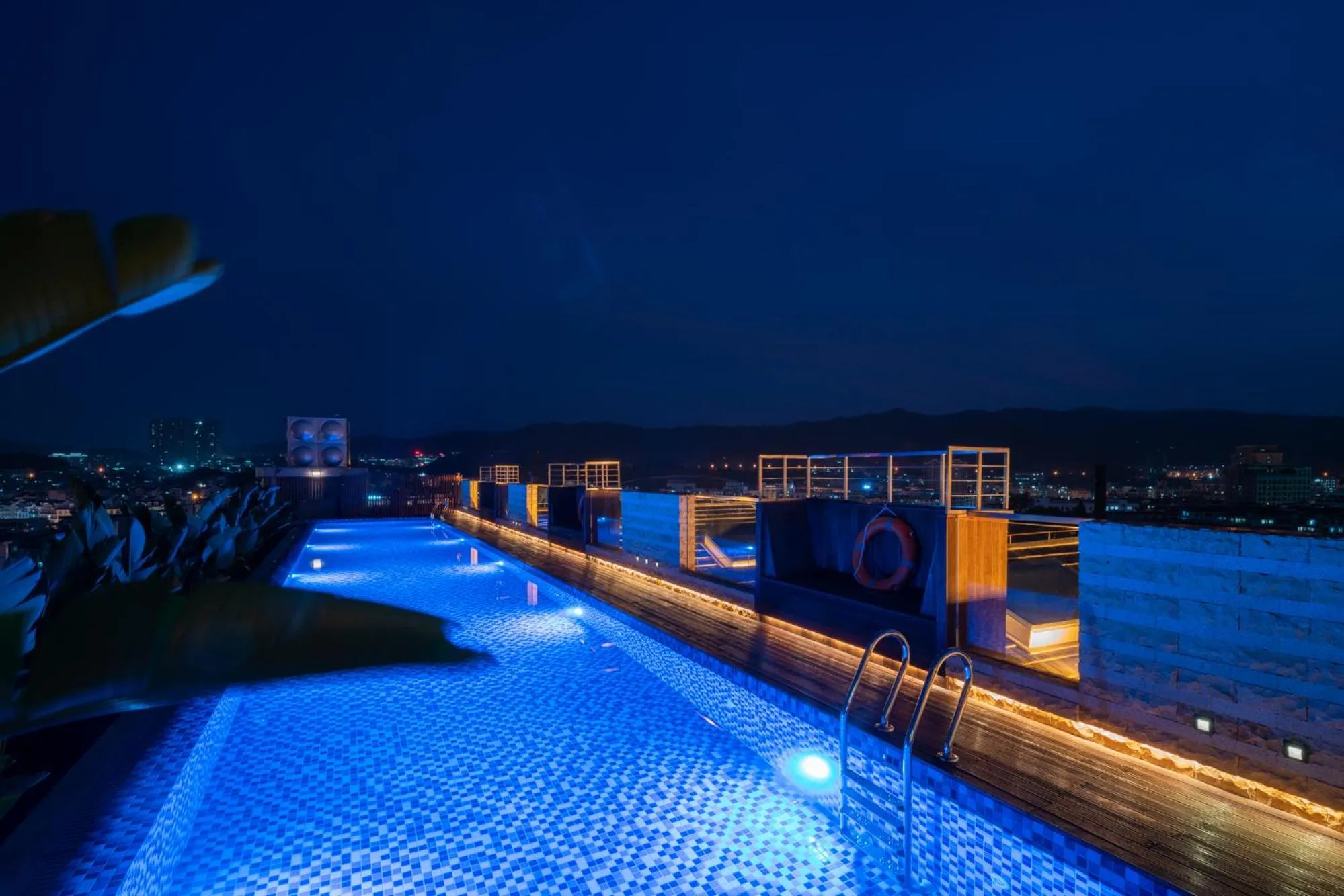 Swimming pool in The Luzerne Hotel