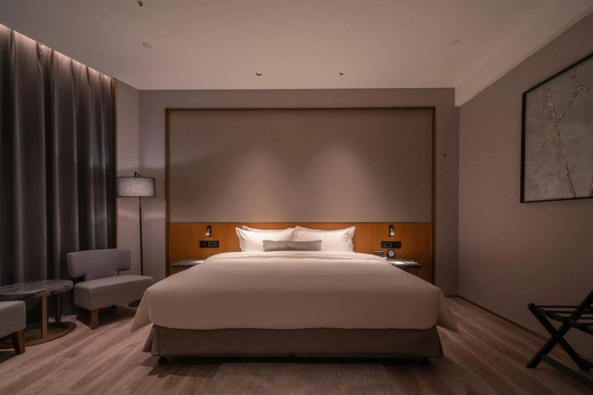 Bed in The Luzerne Hotel