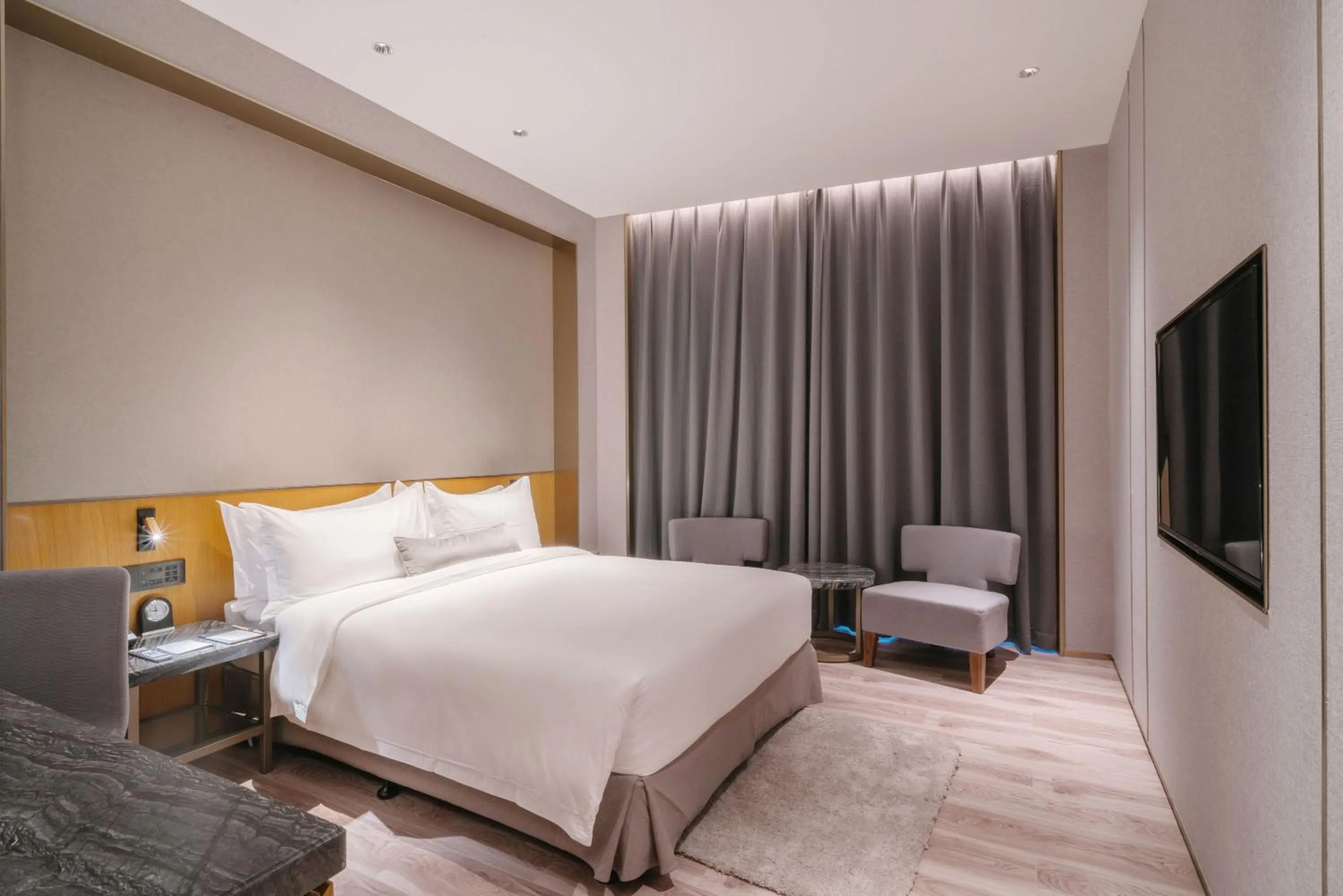 Bed in The Luzerne Hotel