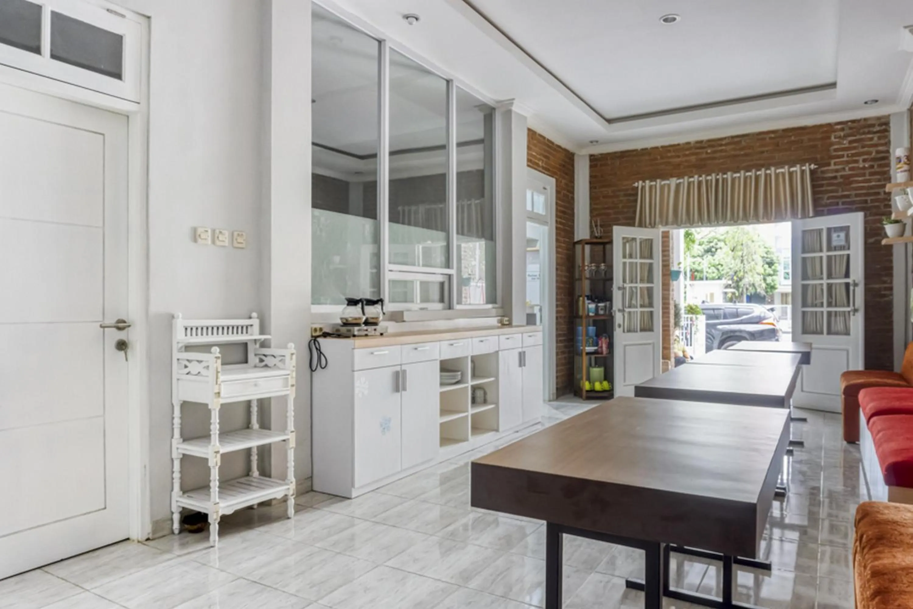 Seating area in RedDoorz near Sindu Kusuma Edupark 2