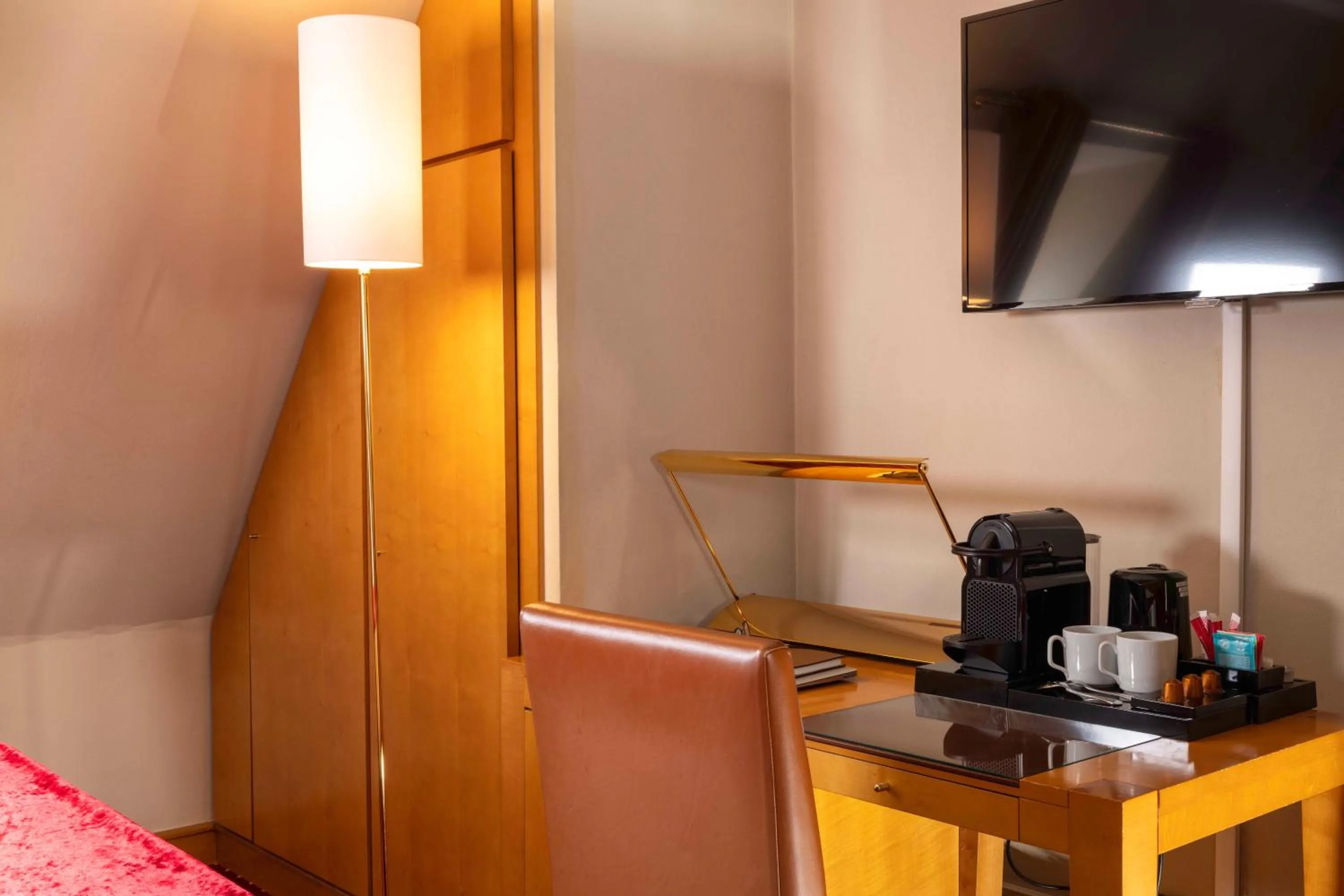 TV and multimedia in Royal Saint Michel