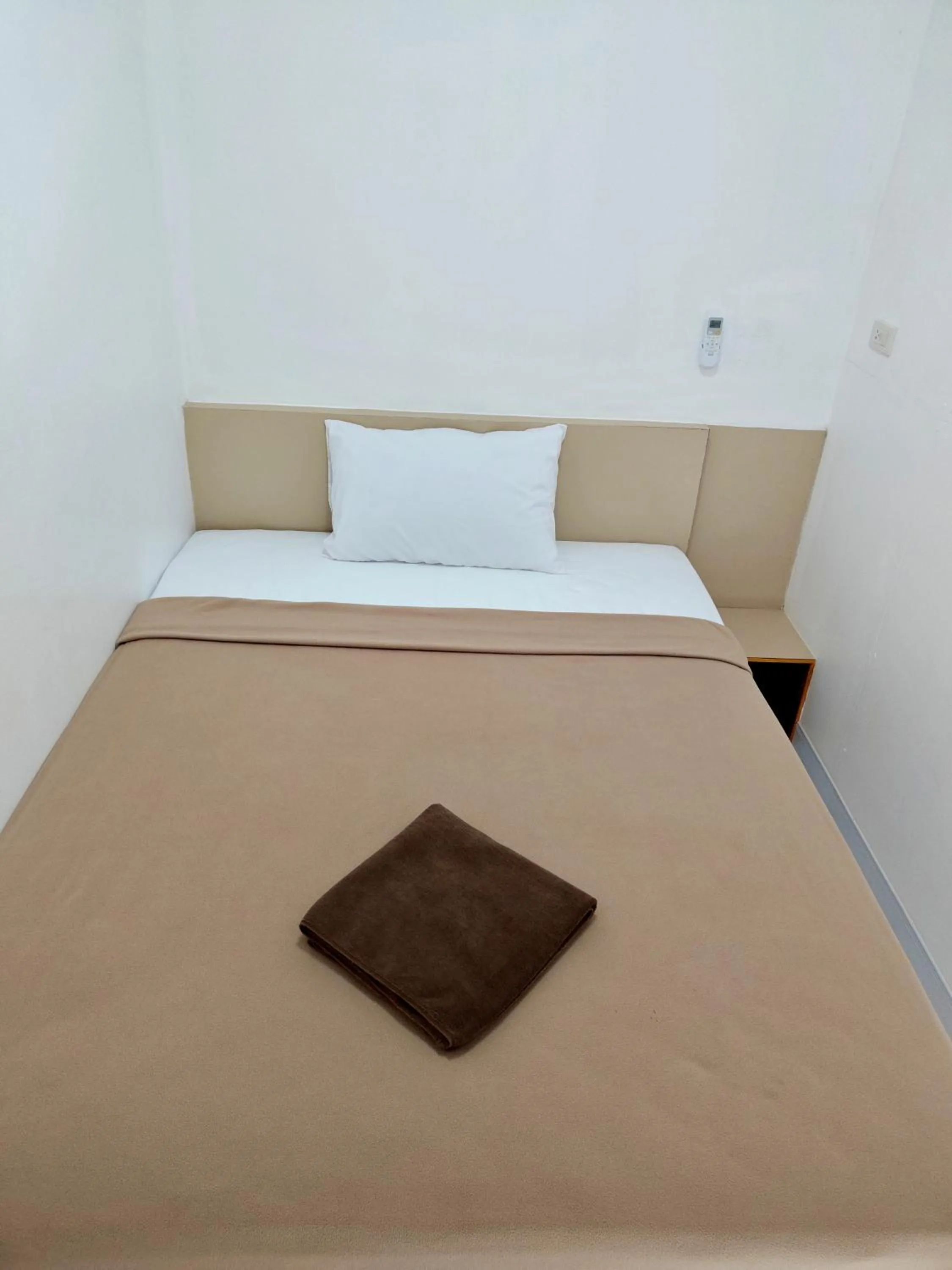 Bed in Aladdin Guest House