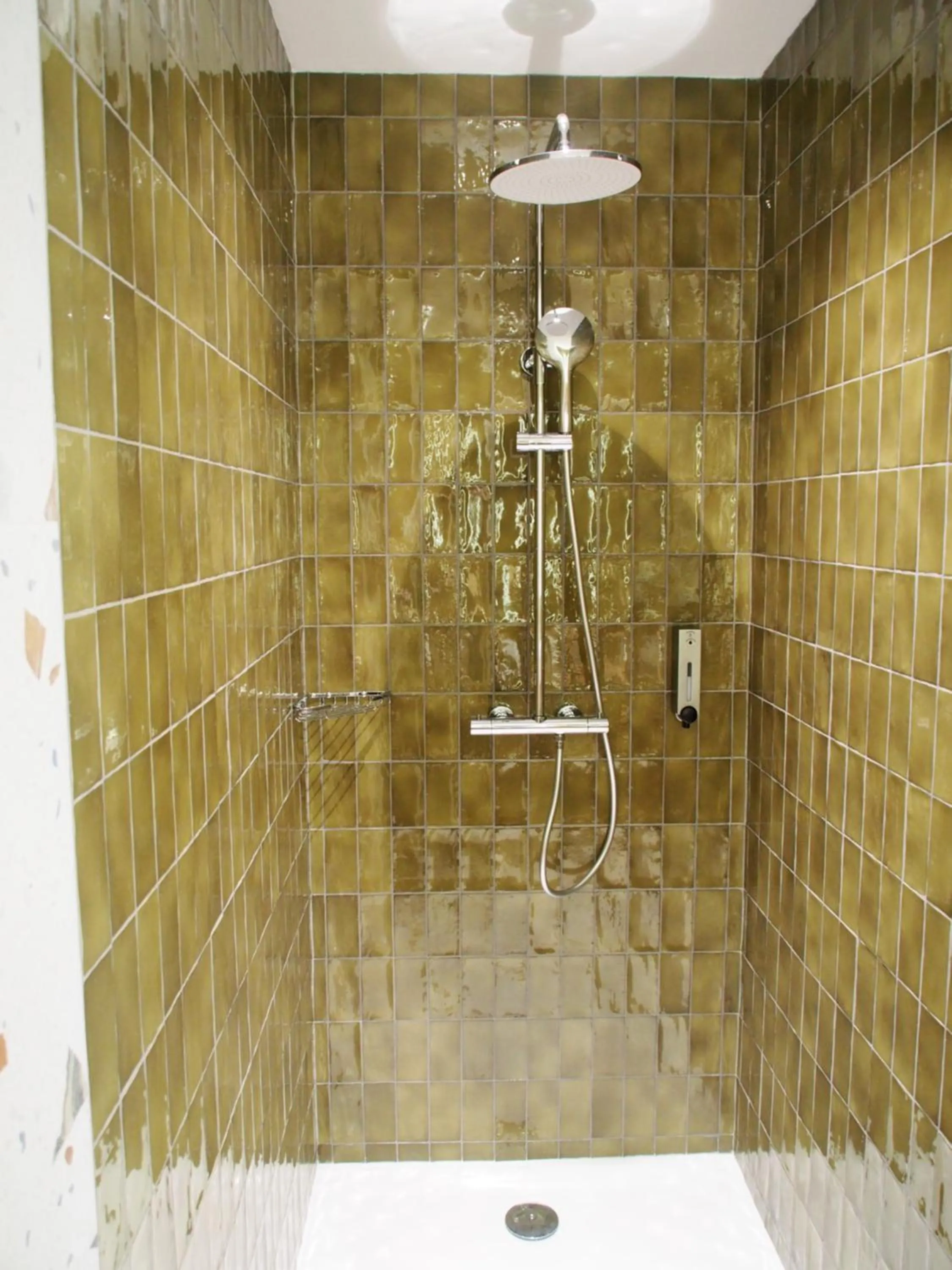 Shower in Dali Hôtel Perpignan - Restaurant