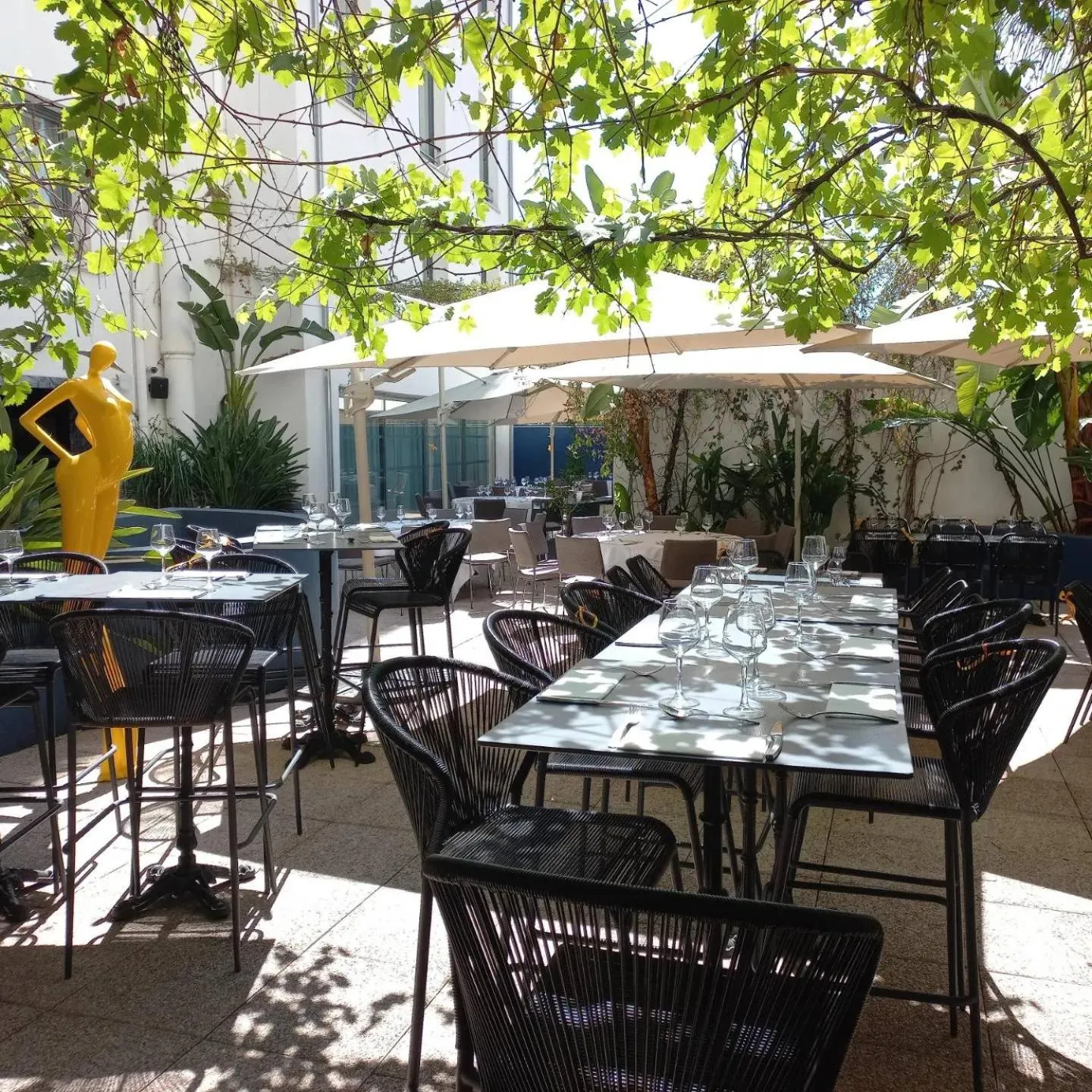 Garden in Dali Hôtel Perpignan - Restaurant