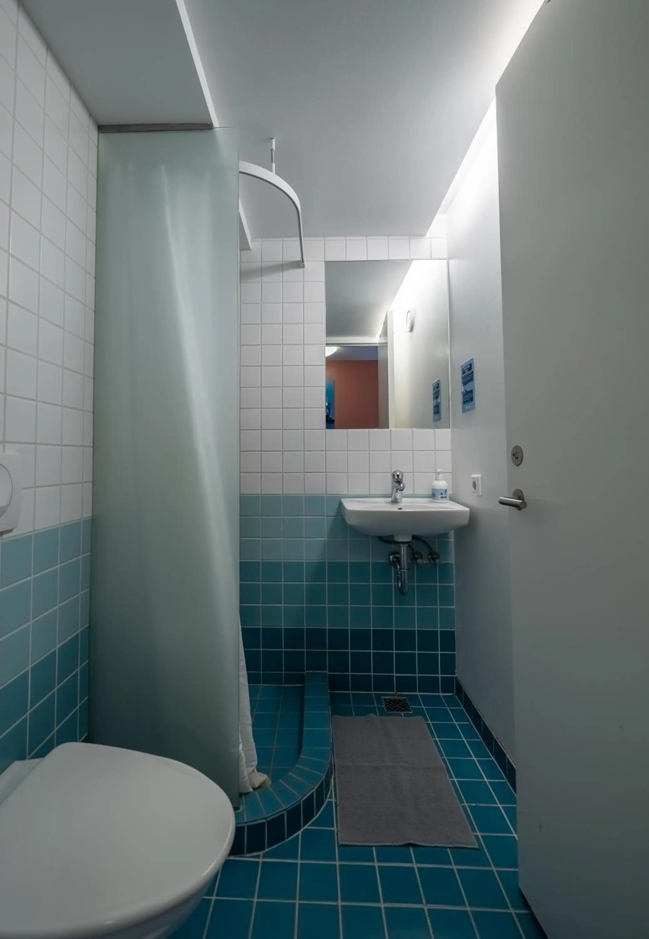 Shower in Loft - HI Eco Hostel