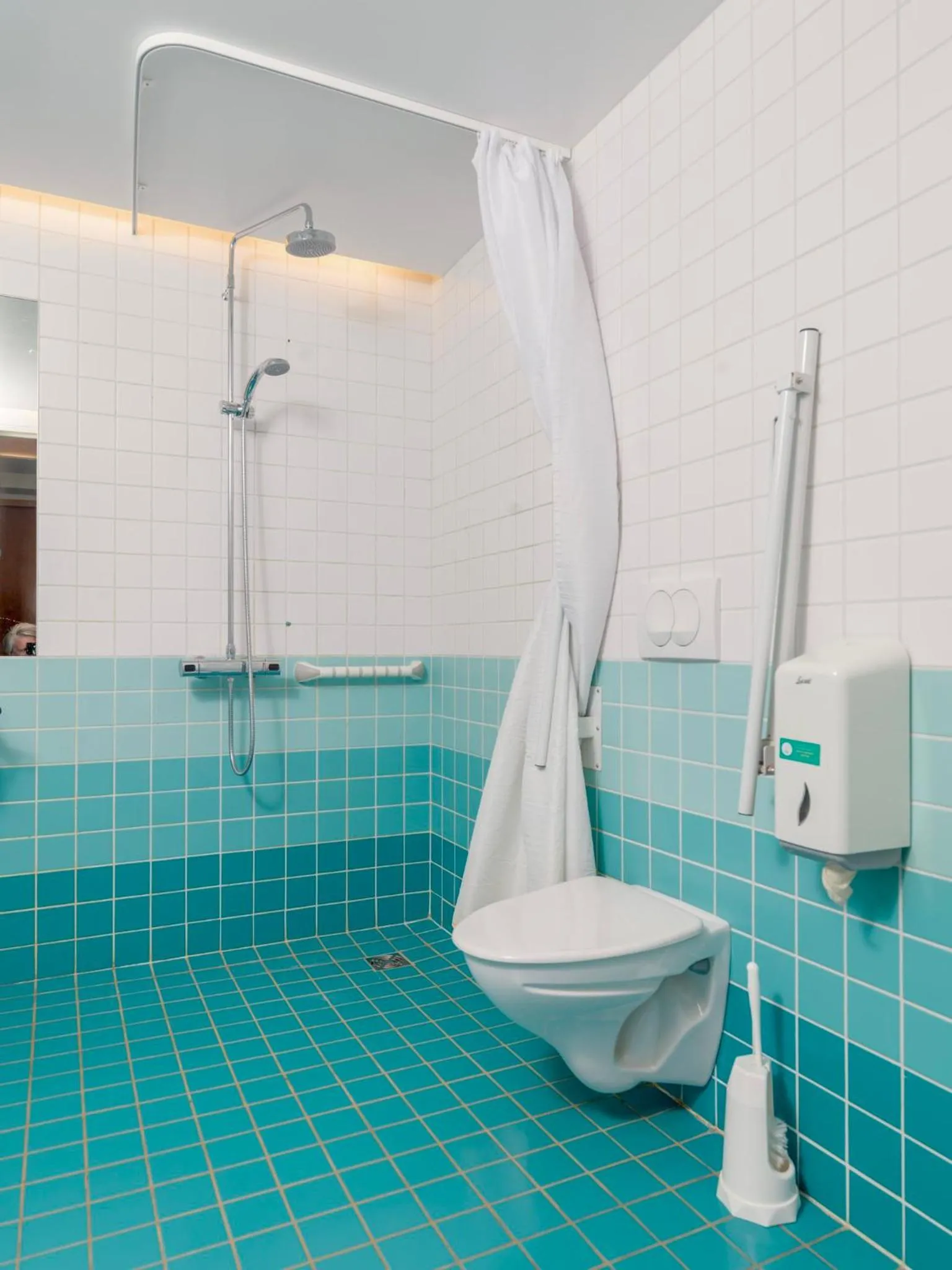 Bathroom in Loft - HI Eco Hostel