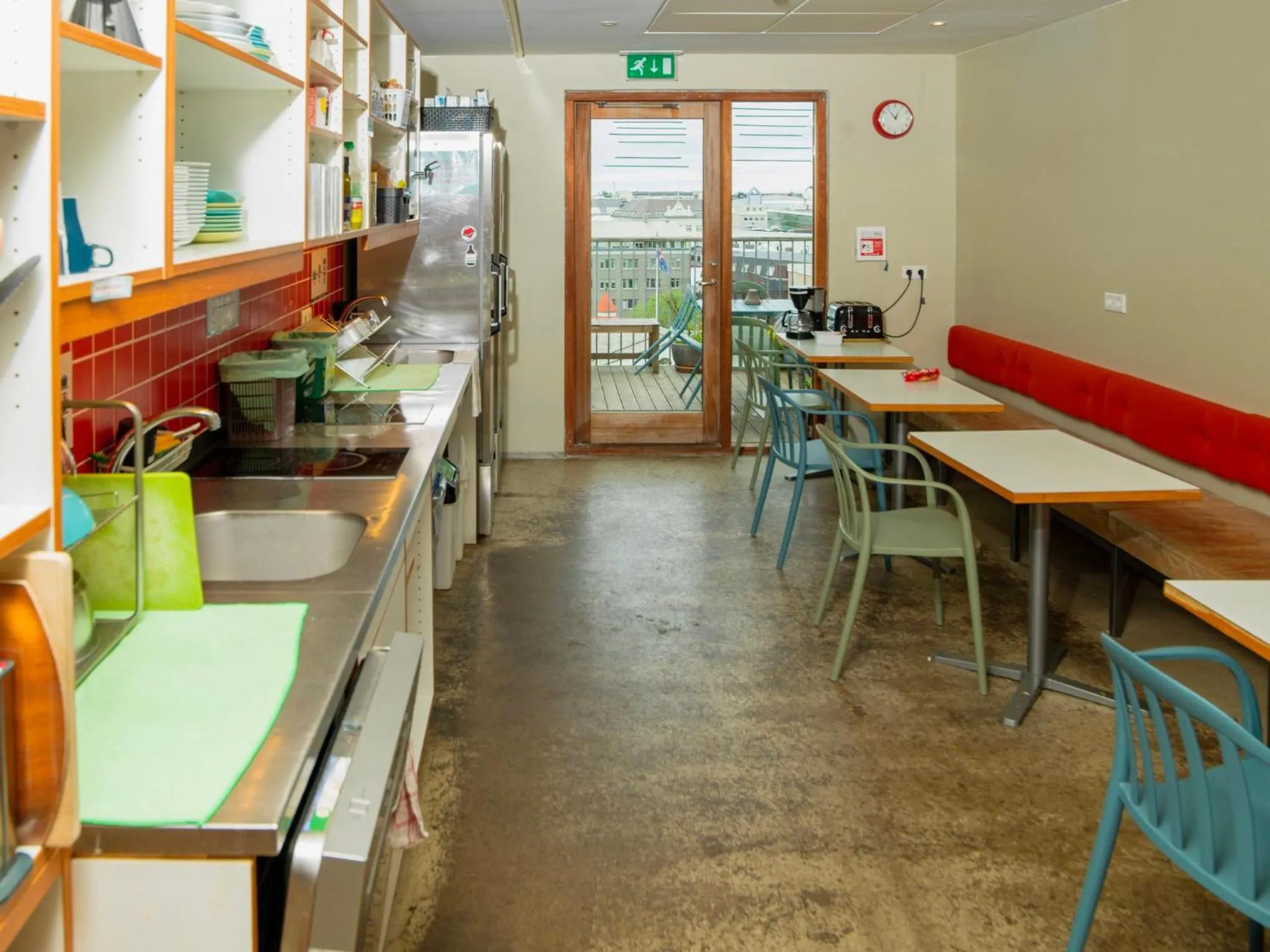 Communal kitchen in Loft - HI Eco Hostel