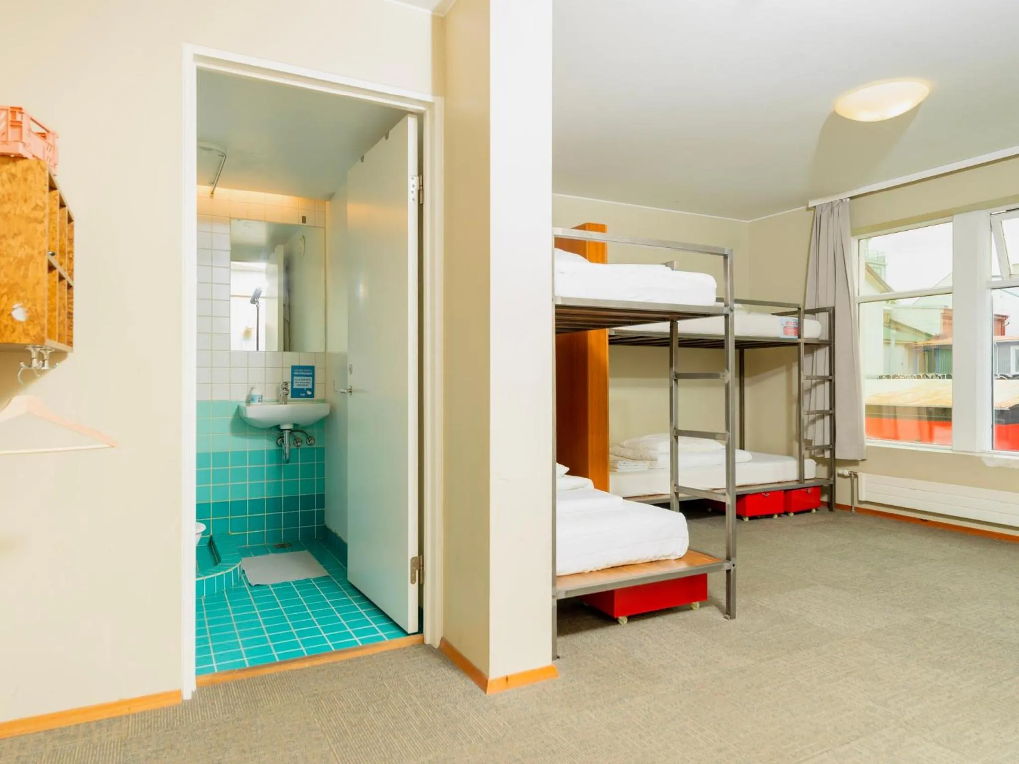 Bathroom, Bed in Loft - HI Eco Hostel