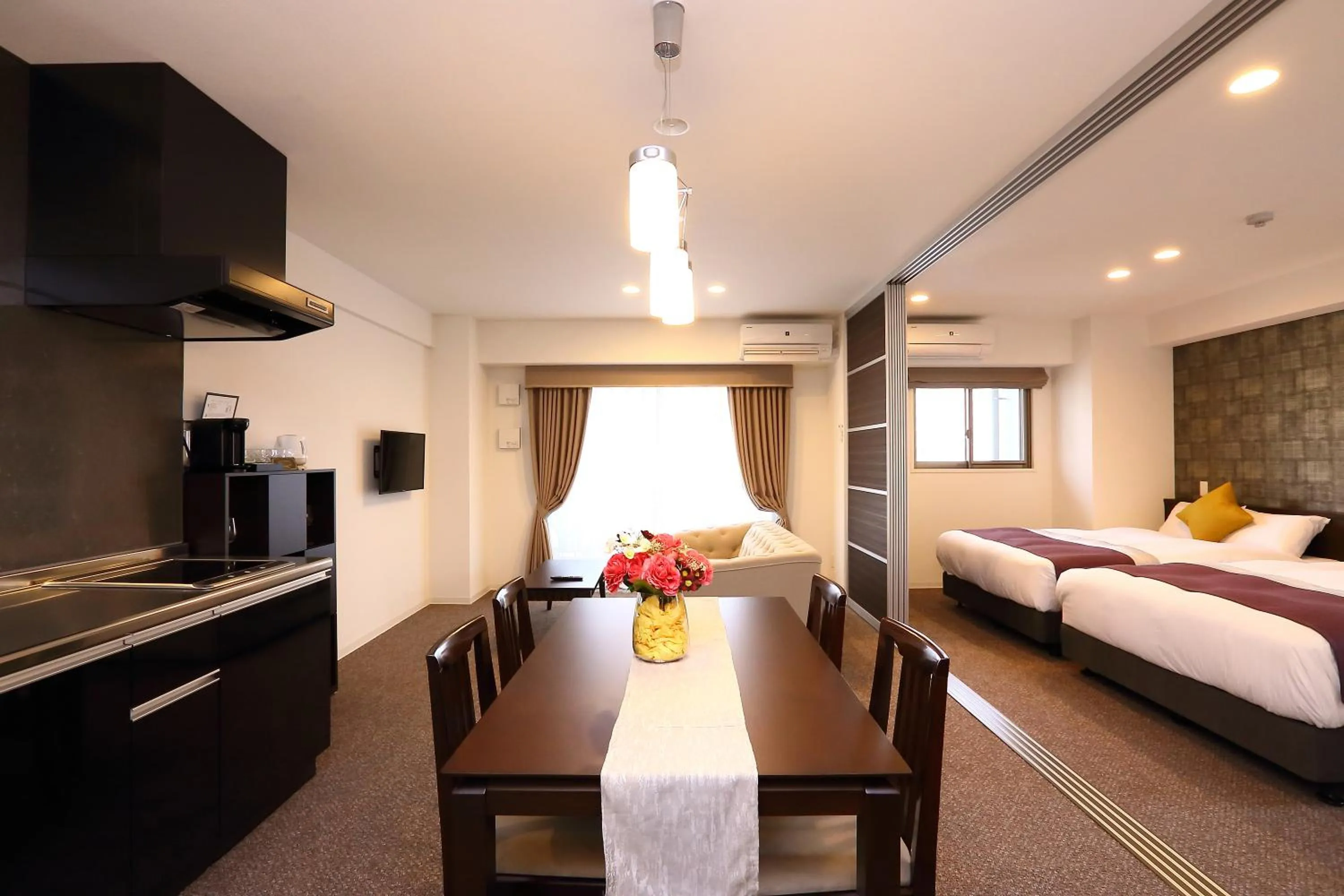 Living room, Bed in Marina Sunrise Osaka Bay