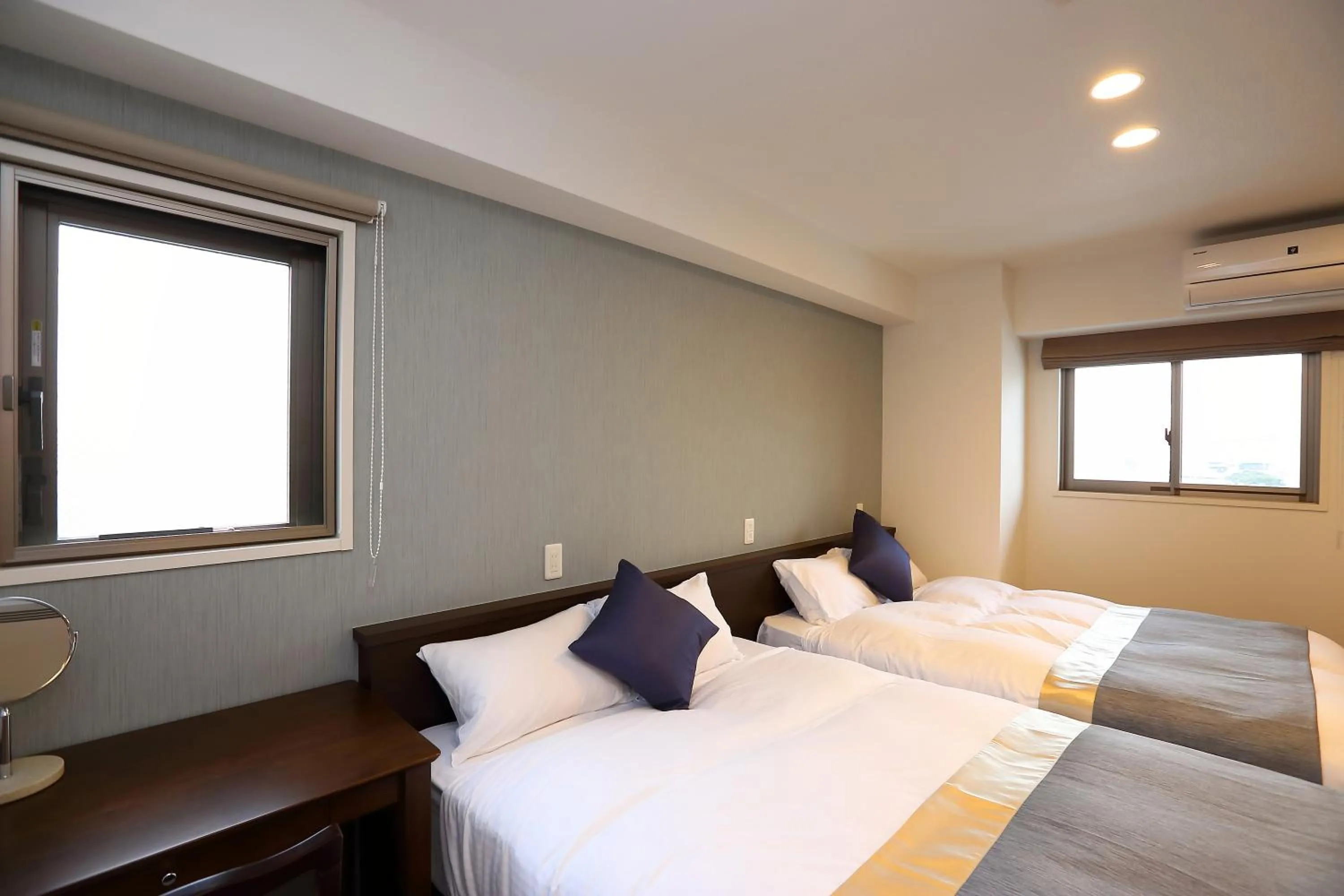 Bed in Marina Sunrise Osaka Bay