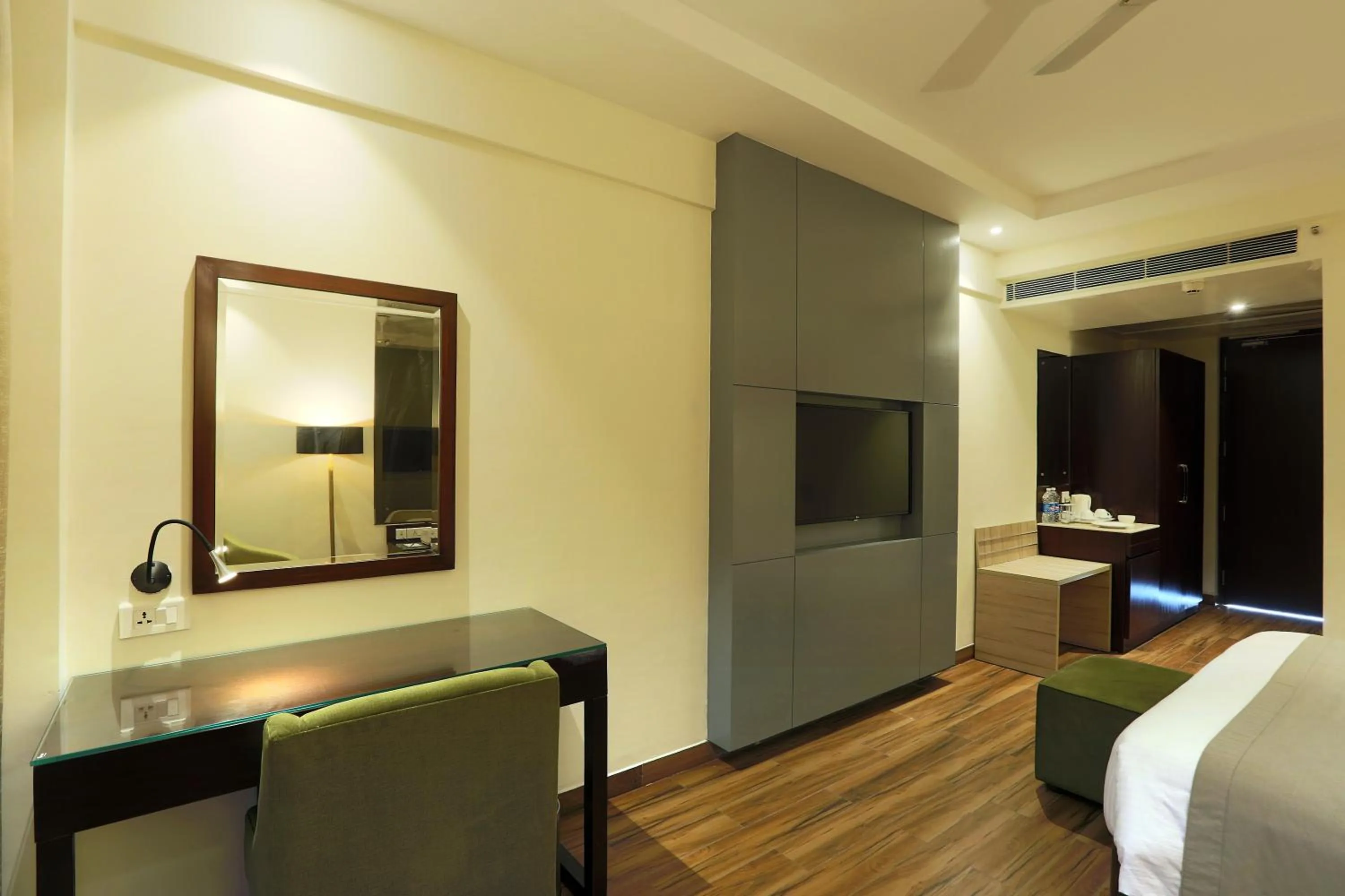 TV and multimedia, Bed in Resort The Lohias, Goa Candolim