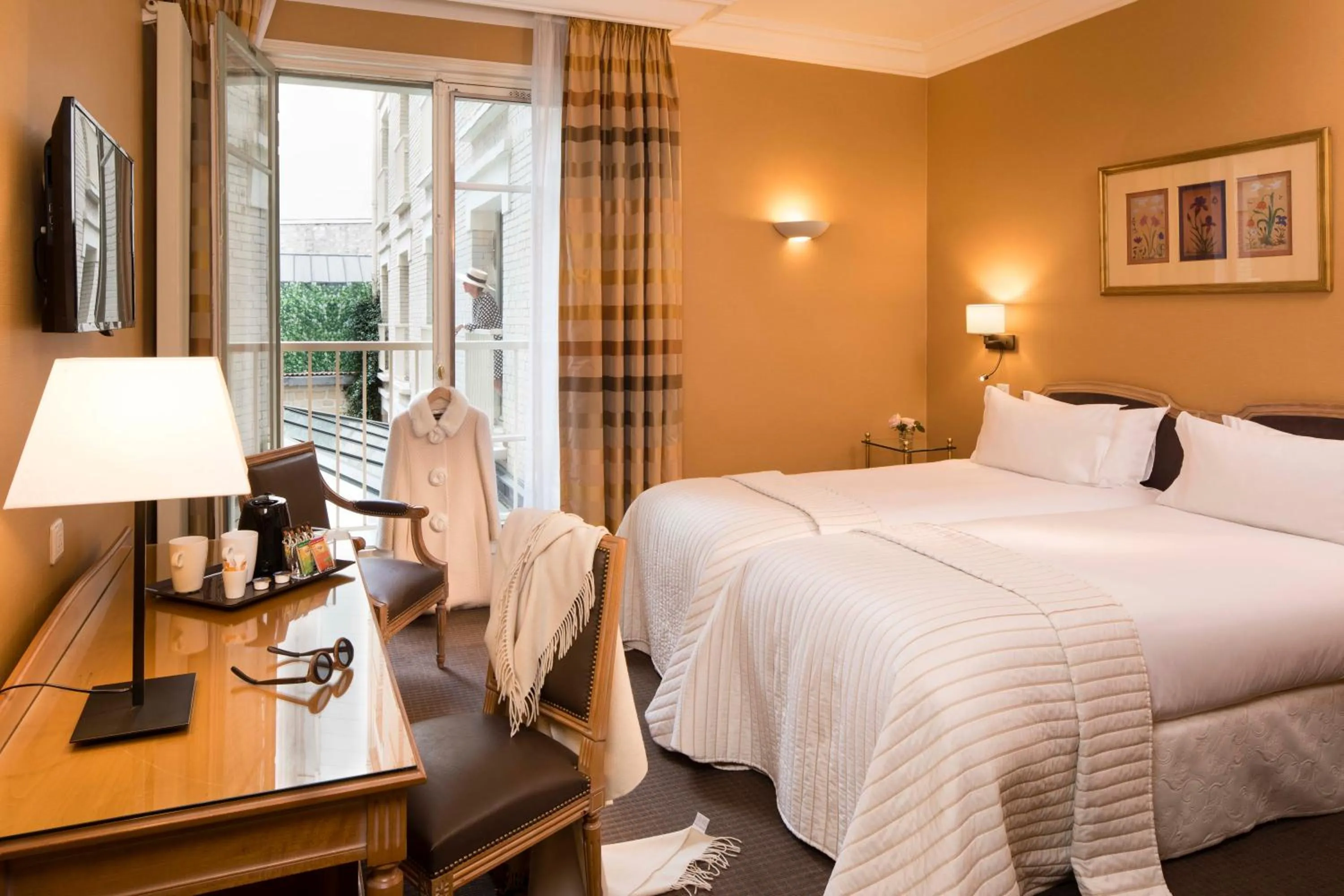 Bedroom, Bed in Le Littré