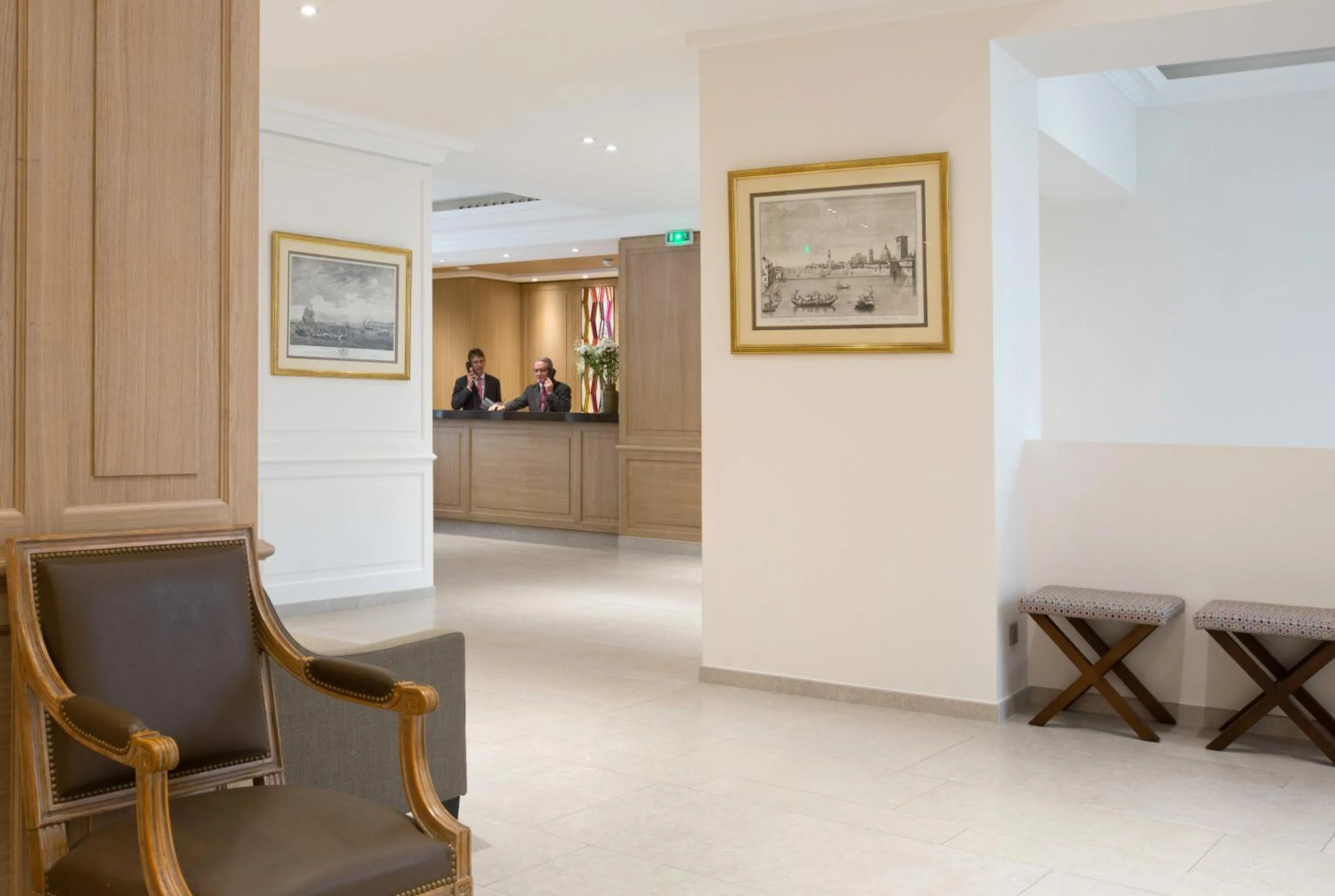 Lobby or reception in Le Littré