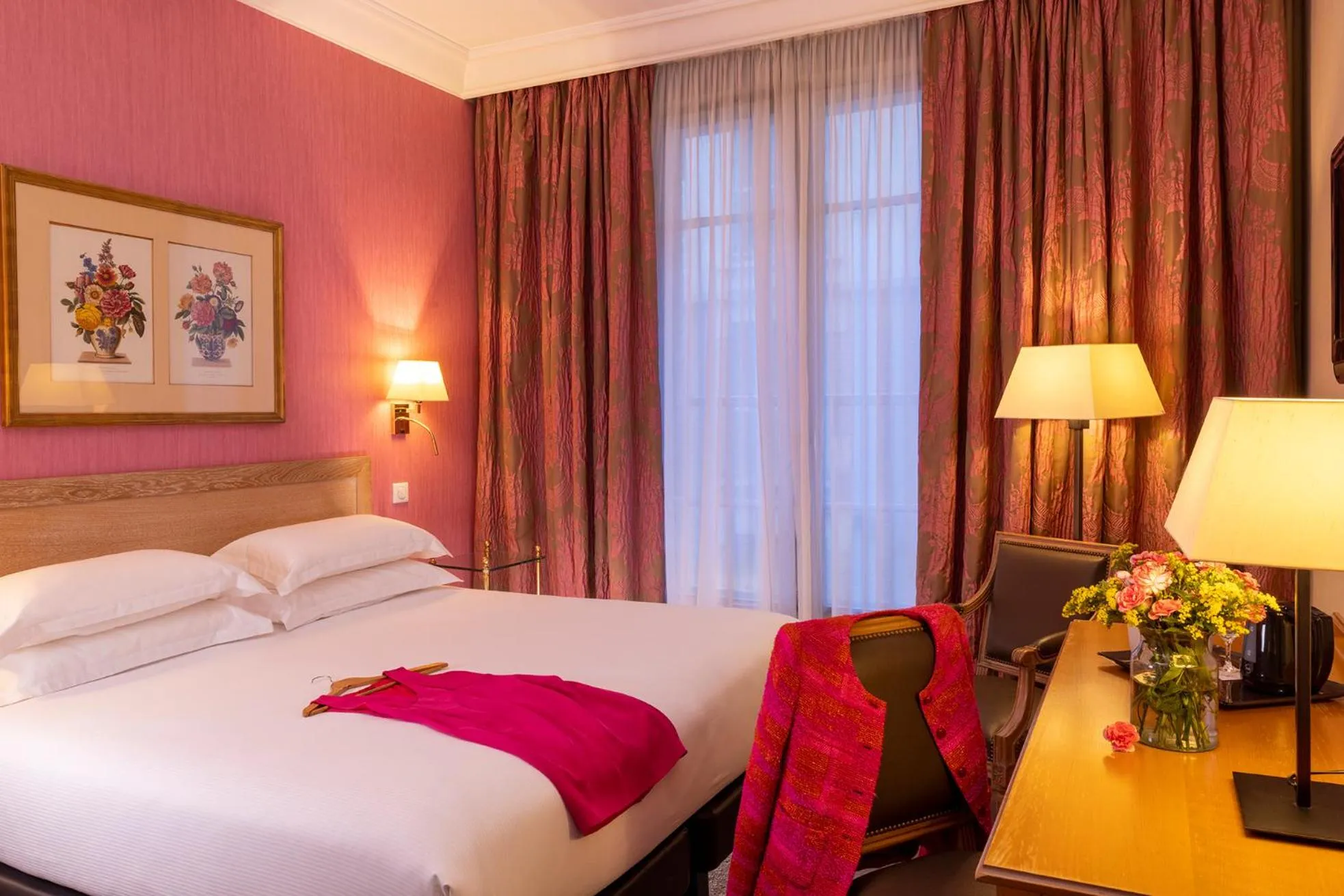 Bedroom, Bed in Le Littré