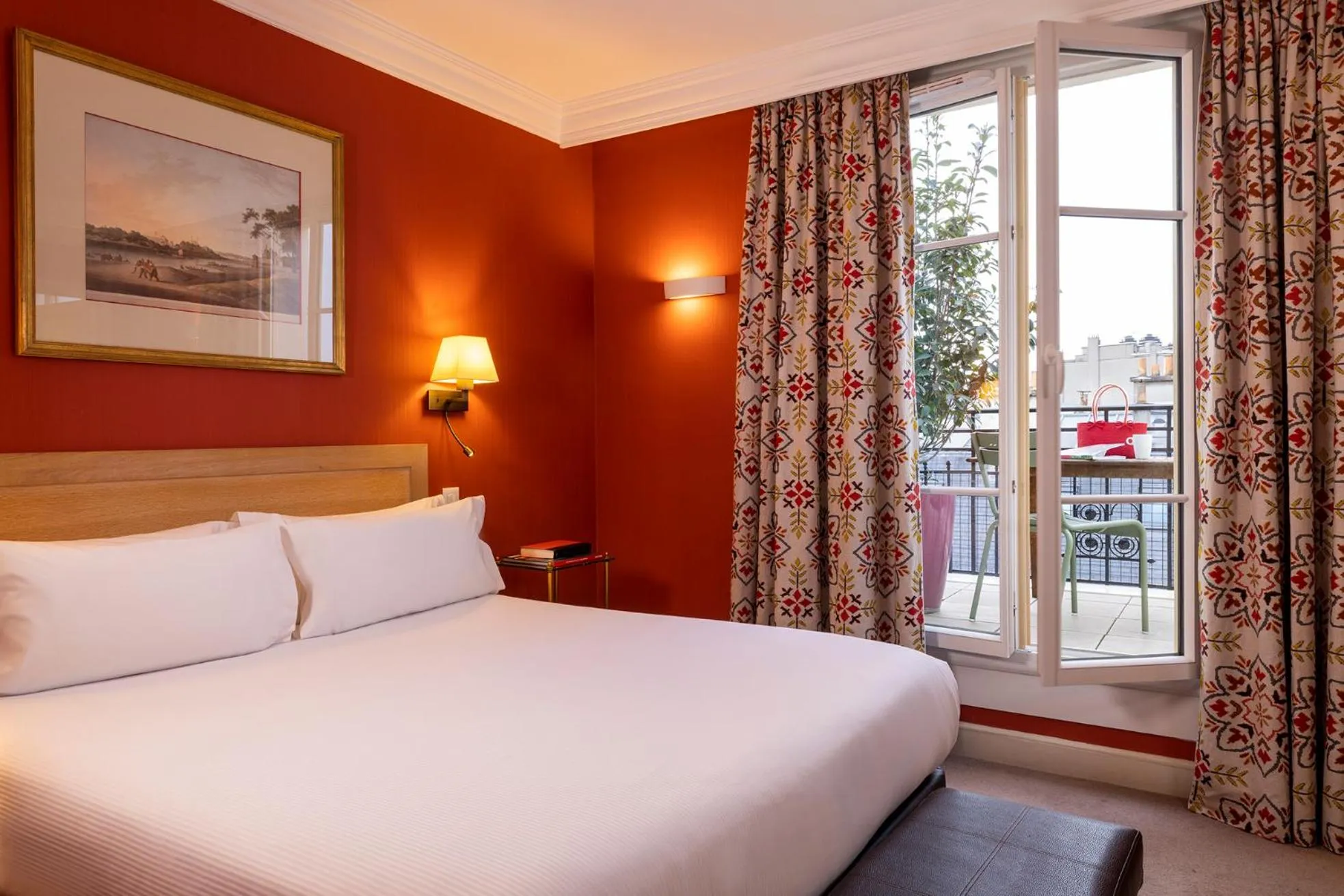 Bedroom, Bed in Le Littré